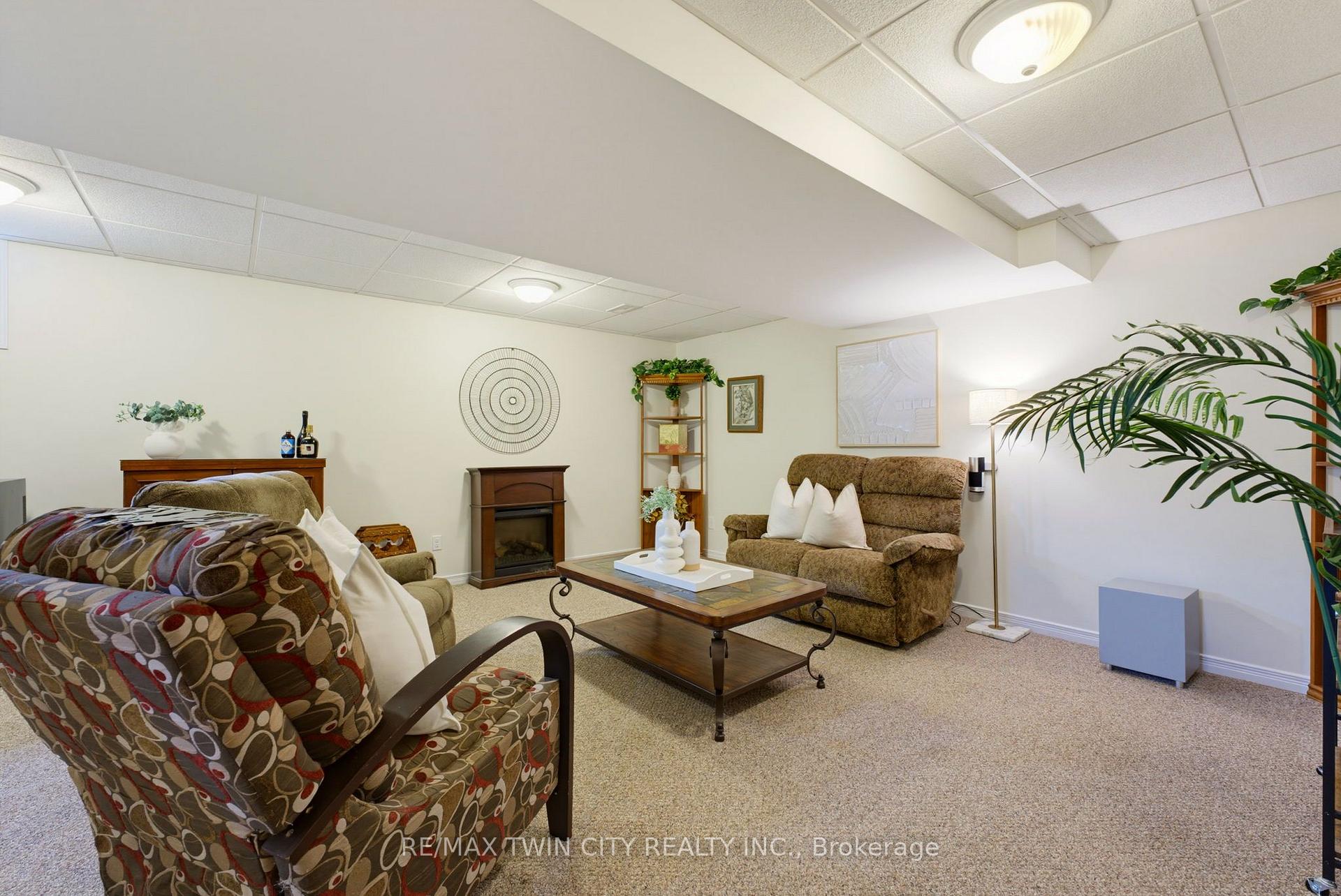 Photo 18 of 934 Zeller Crescent, Kitchener, Grand River South — HOMEH