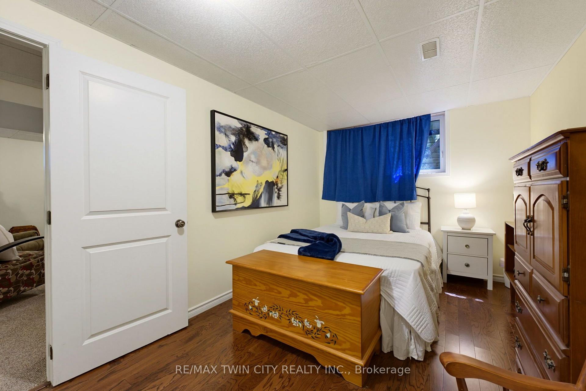 Photo 19 of 934 Zeller Crescent, Kitchener, Grand River South — HOMEH