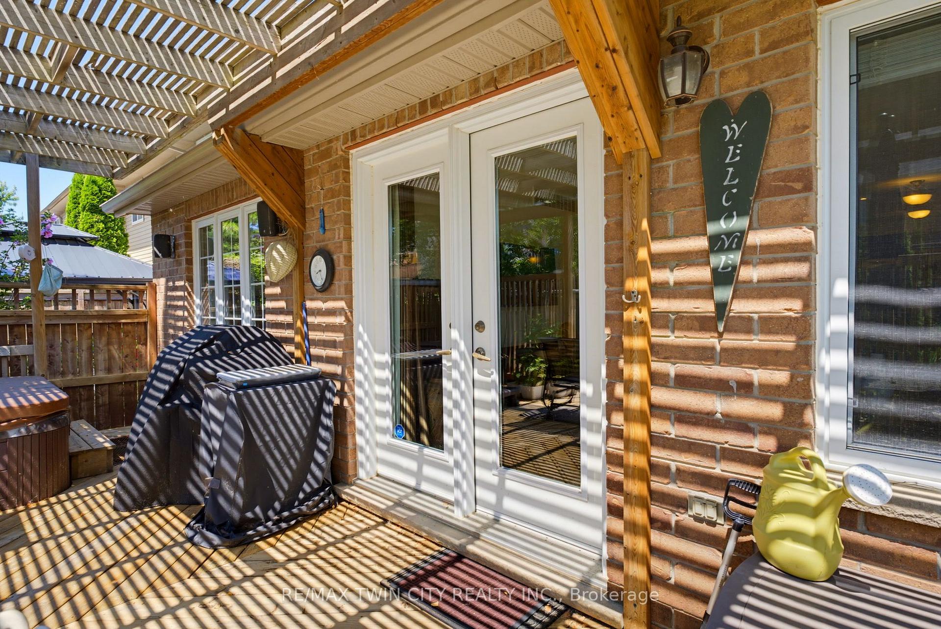 Photo 21 of 934 Zeller Crescent, Kitchener, Grand River South — HOMEH