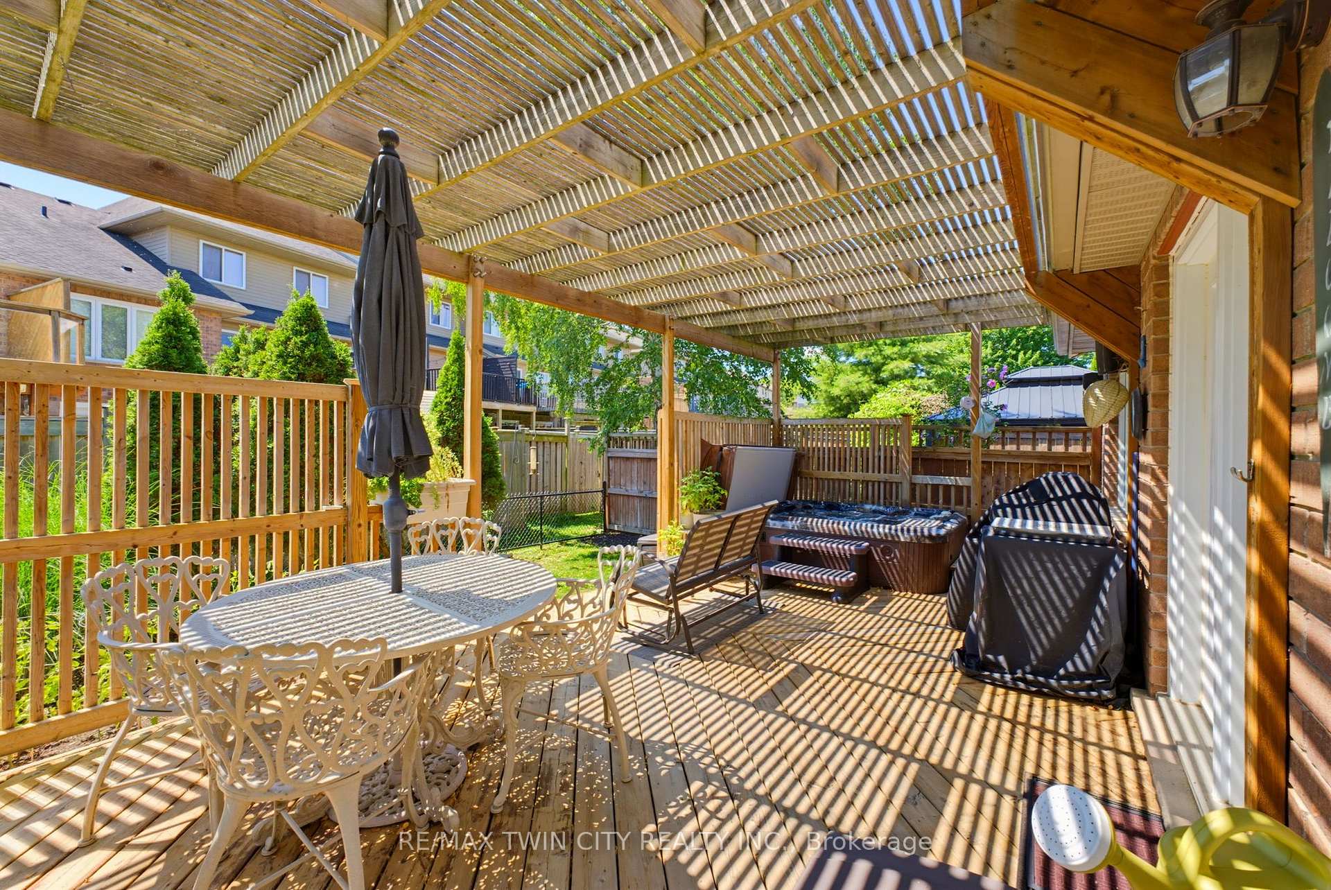 Photo 22 of 934 Zeller Crescent, Kitchener, Grand River South — HOMEH
