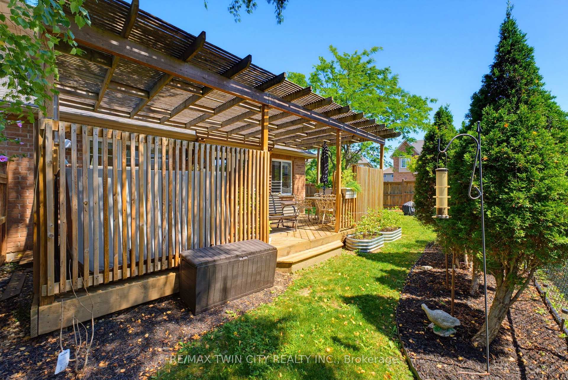 Photo 24 of 934 Zeller Crescent, Kitchener, Grand River South — HOMEH