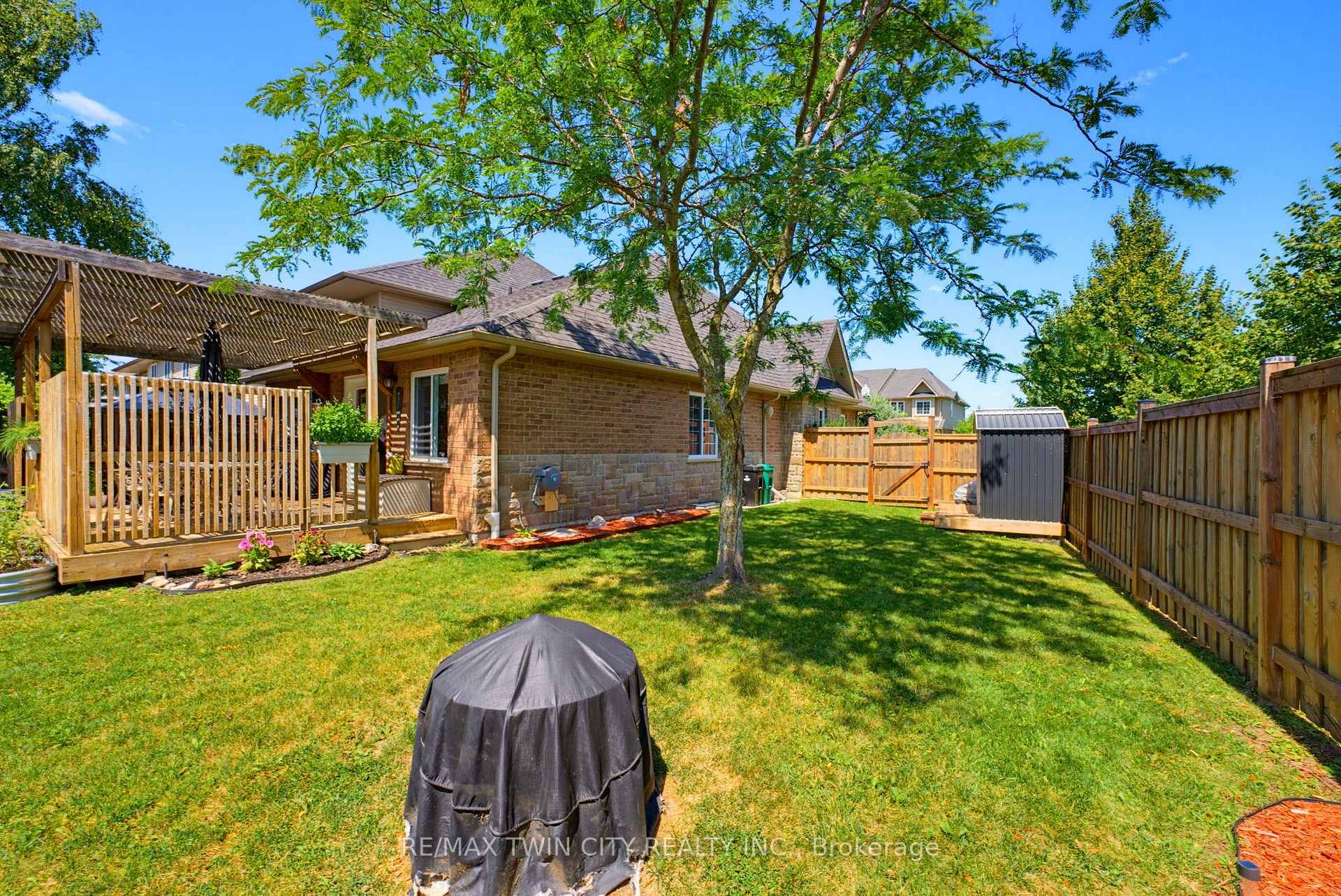 Photo 25 of 934 Zeller Crescent, Kitchener, Grand River South — HOMEH