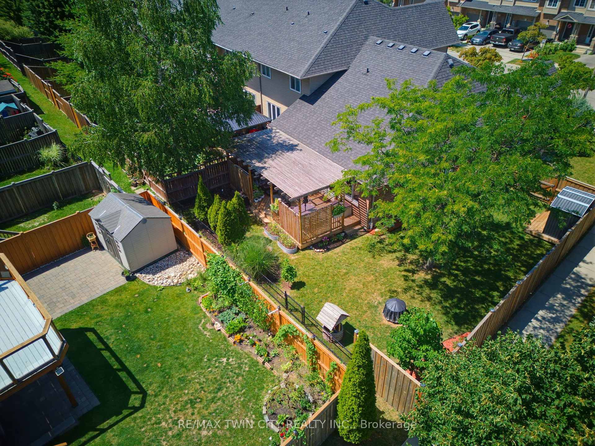 Photo 27 of 934 Zeller Crescent, Kitchener, Grand River South — HOMEH
