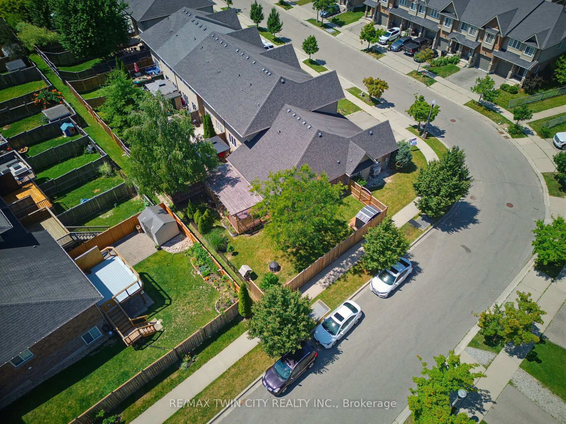 Photo 28 of 934 Zeller Crescent, Kitchener, Grand River South — HOMEH