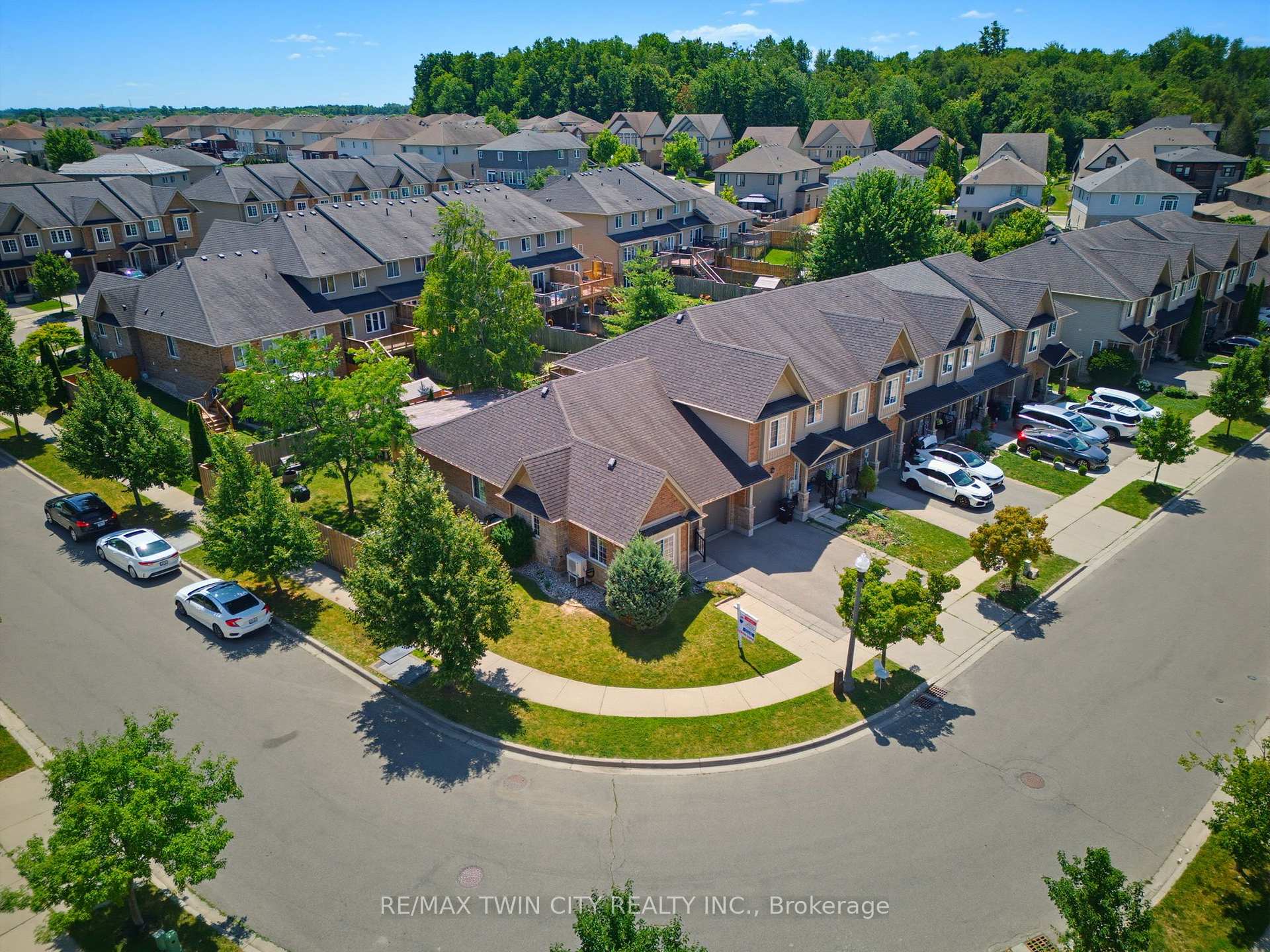 Photo 30 of 934 Zeller Crescent, Kitchener, Grand River South — HOMEH