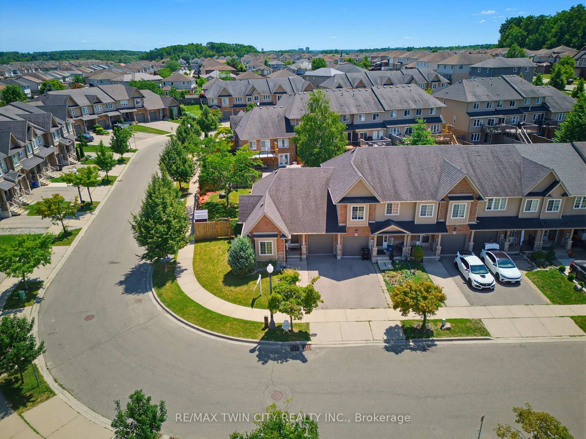 Photo 31 of 934 Zeller Crescent, Kitchener, Grand River South — HOMEH