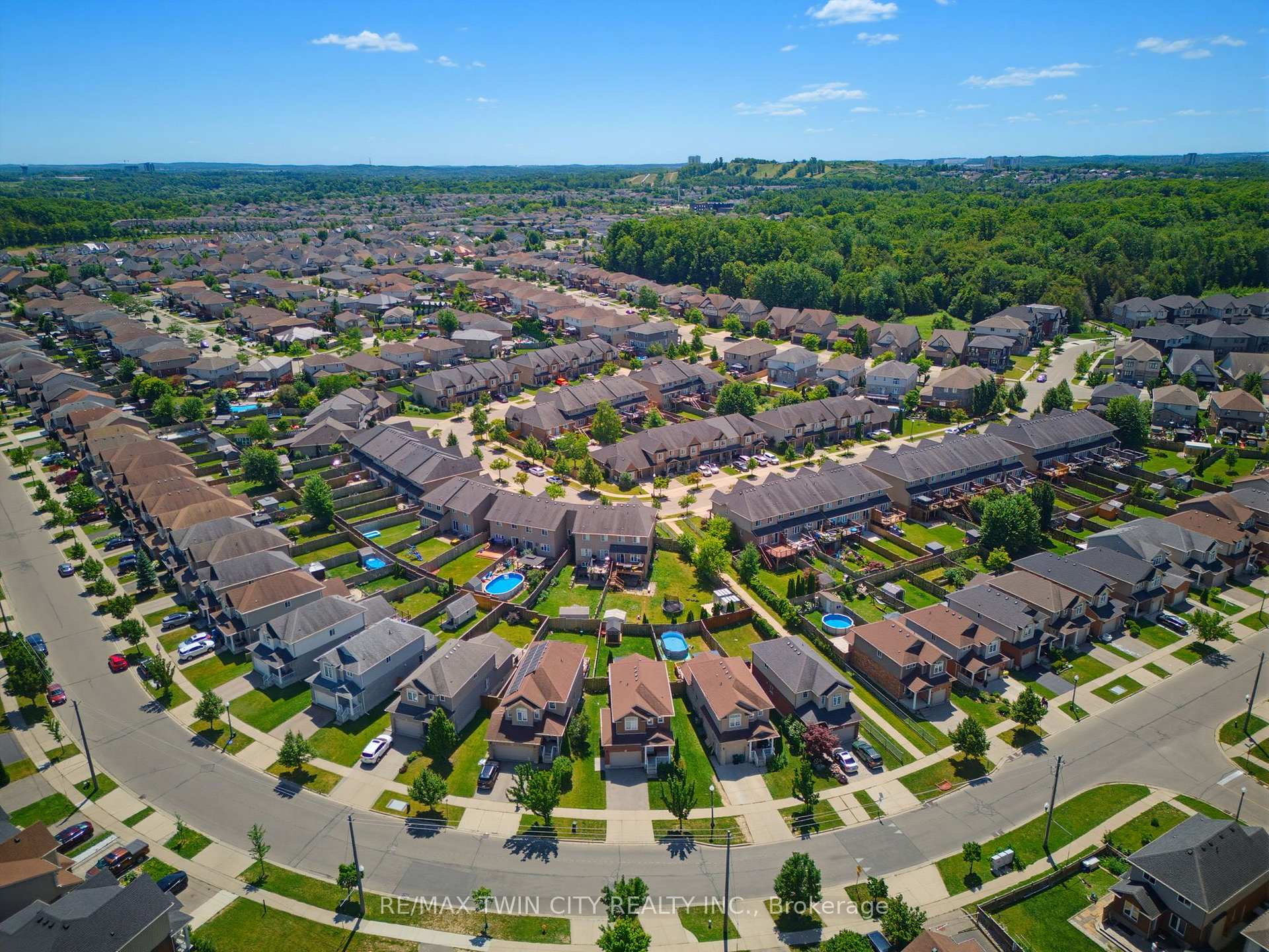 Photo 32 of 934 Zeller Crescent, Kitchener, Grand River South — HOMEH