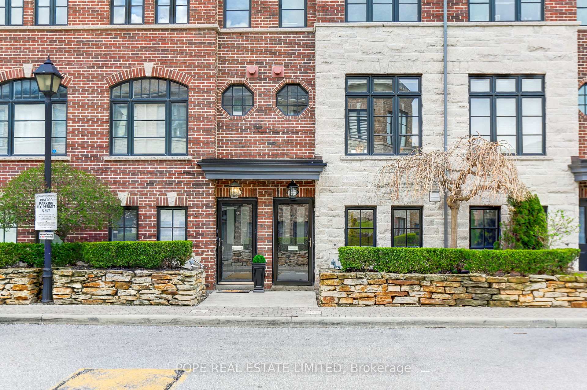 Photo 2 of 21 Ruby Lang Lane, Etobicoke, Mimico — HOMEH