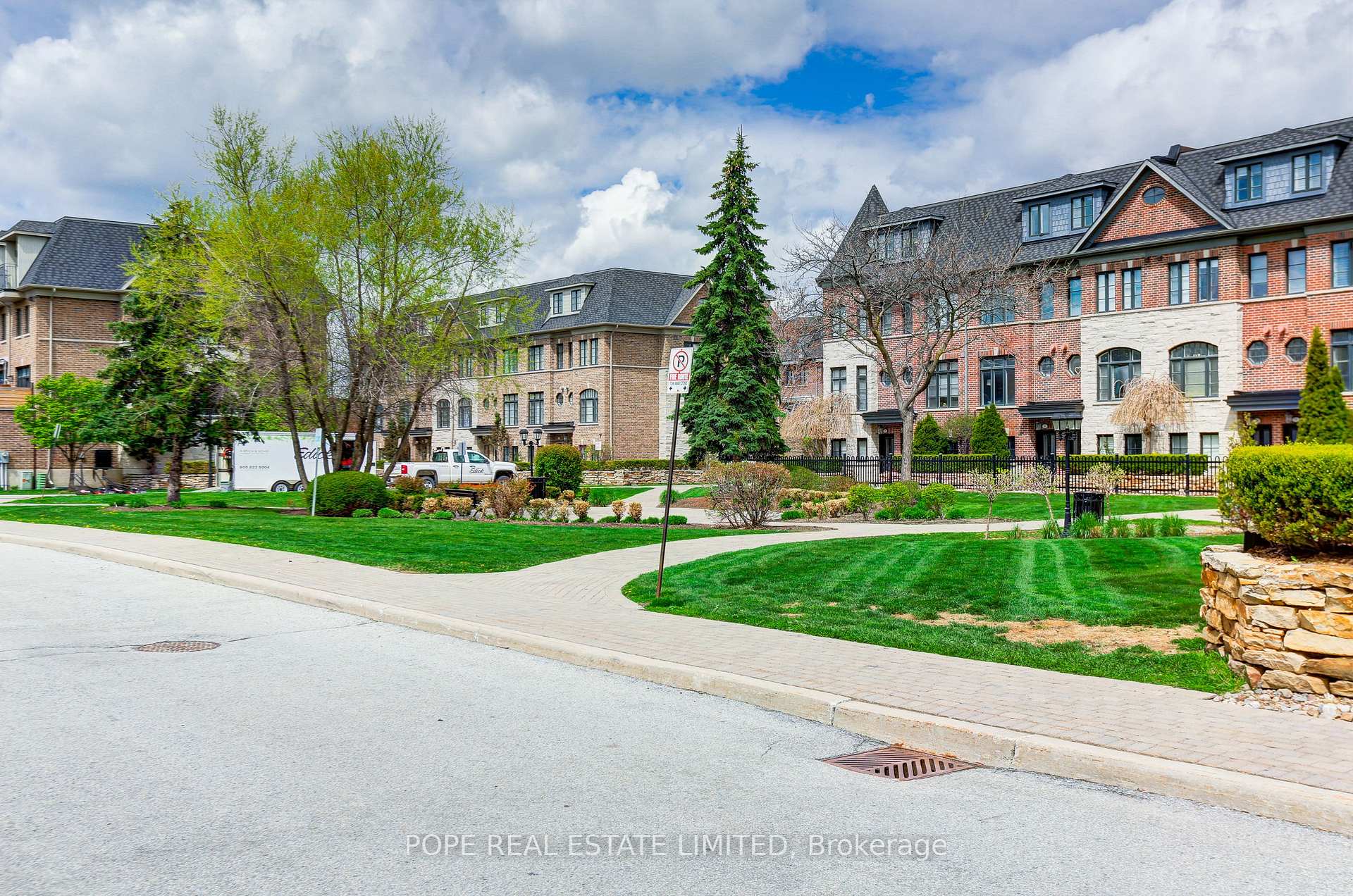 Photo 4 of 21 Ruby Lang Lane, Etobicoke, Mimico — HOMEH