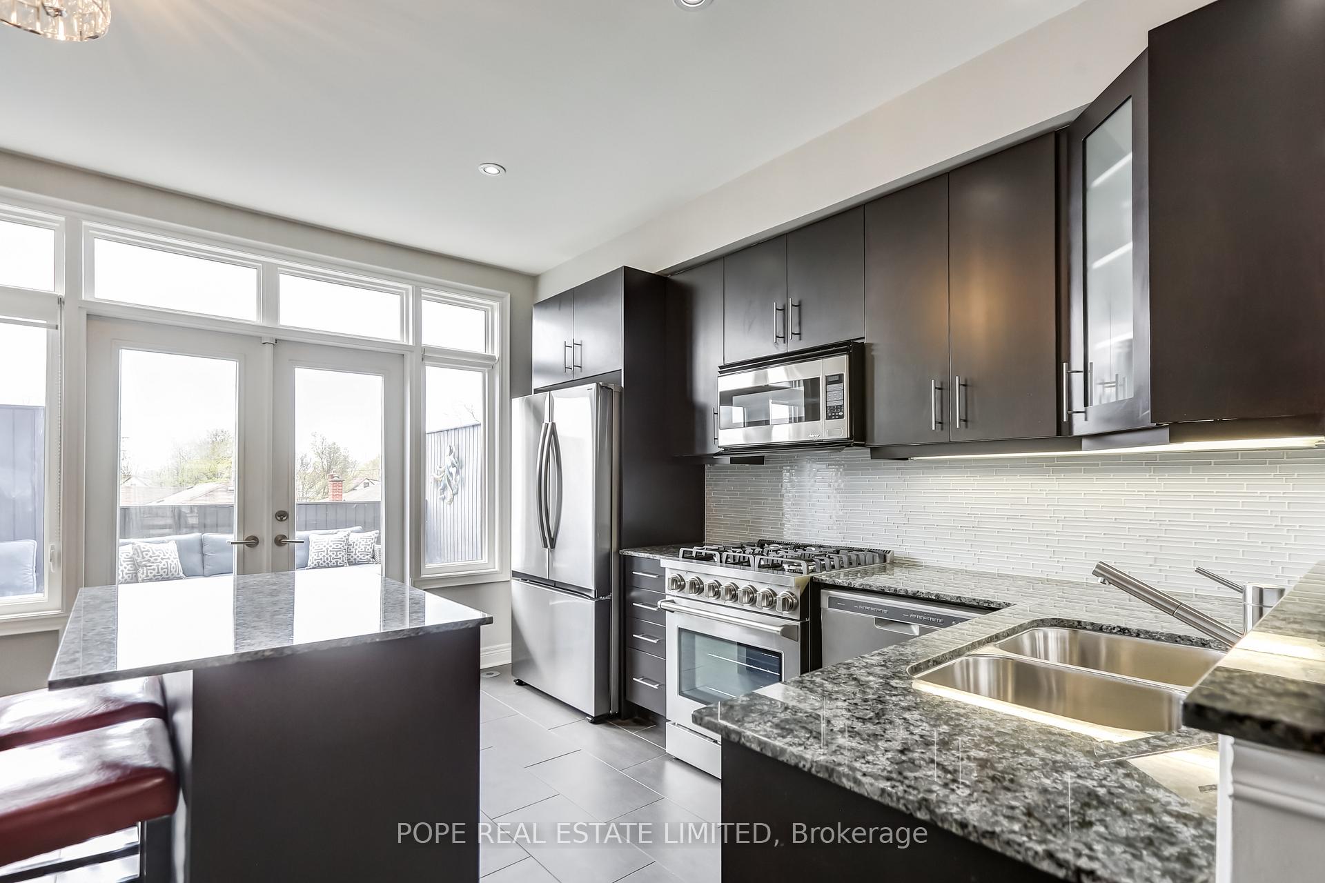 Photo 15 of 21 Ruby Lang Lane, Etobicoke, Mimico — HOMEH