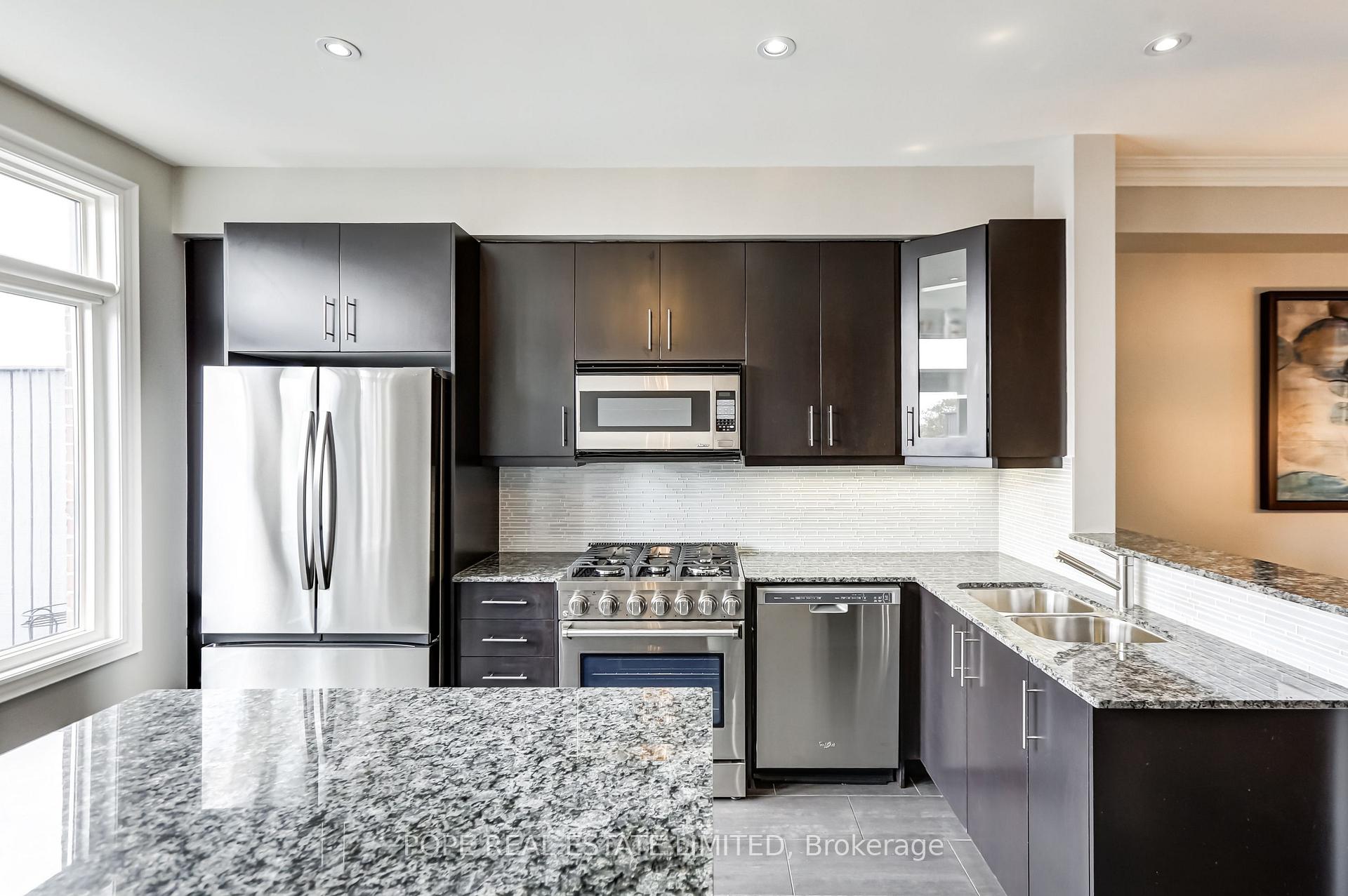 Photo 16 of 21 Ruby Lang Lane, Etobicoke, Mimico — HOMEH