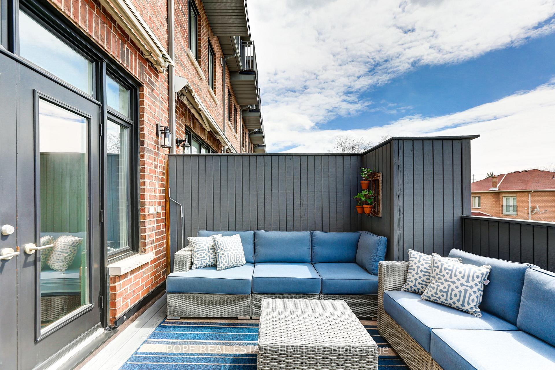 Photo 19 of 21 Ruby Lang Lane, Etobicoke, Mimico — HOMEH