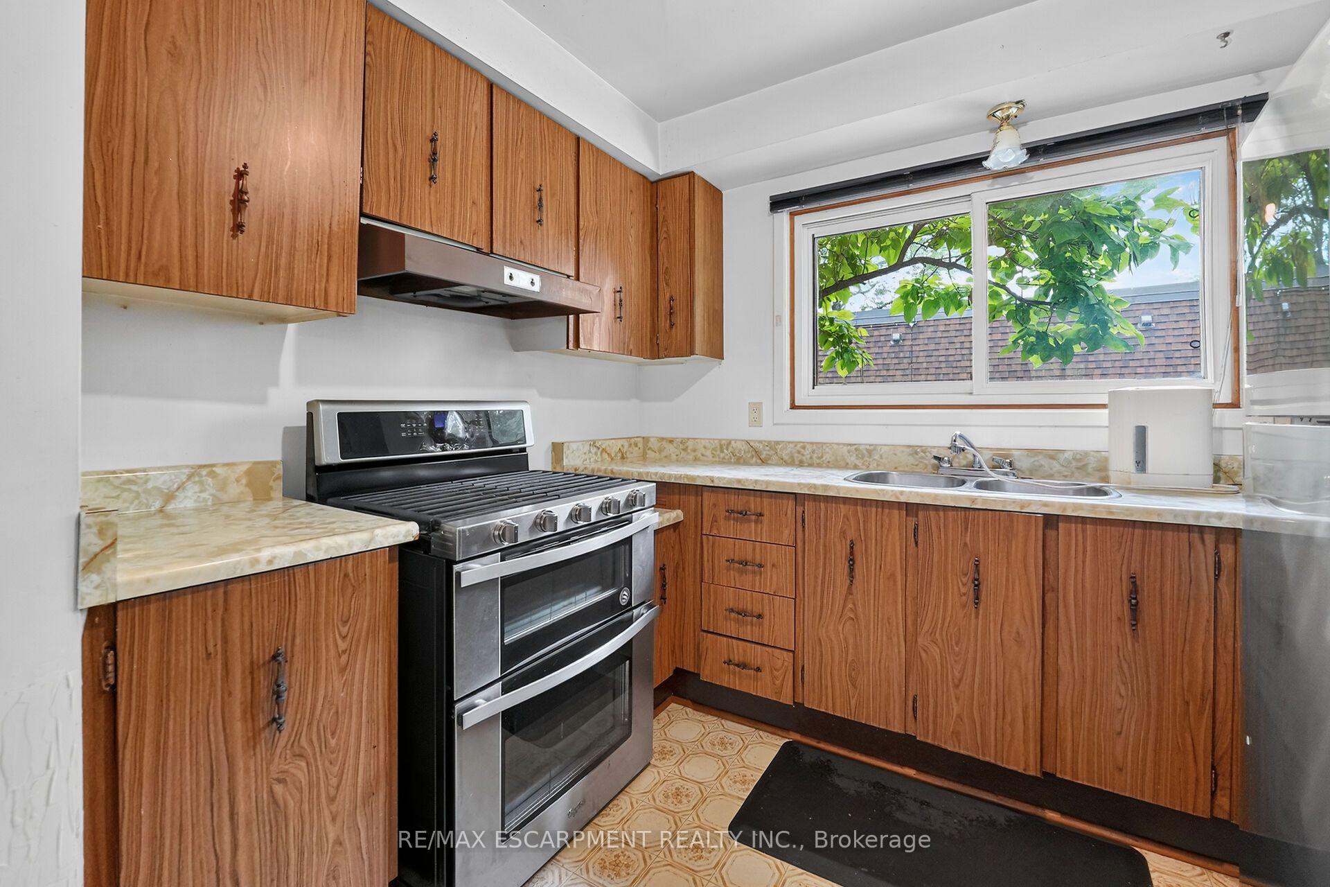 Photo 7 of Unit 50, 125 Bonaventure Drive, Hamilton, Gilbert — HOMEH