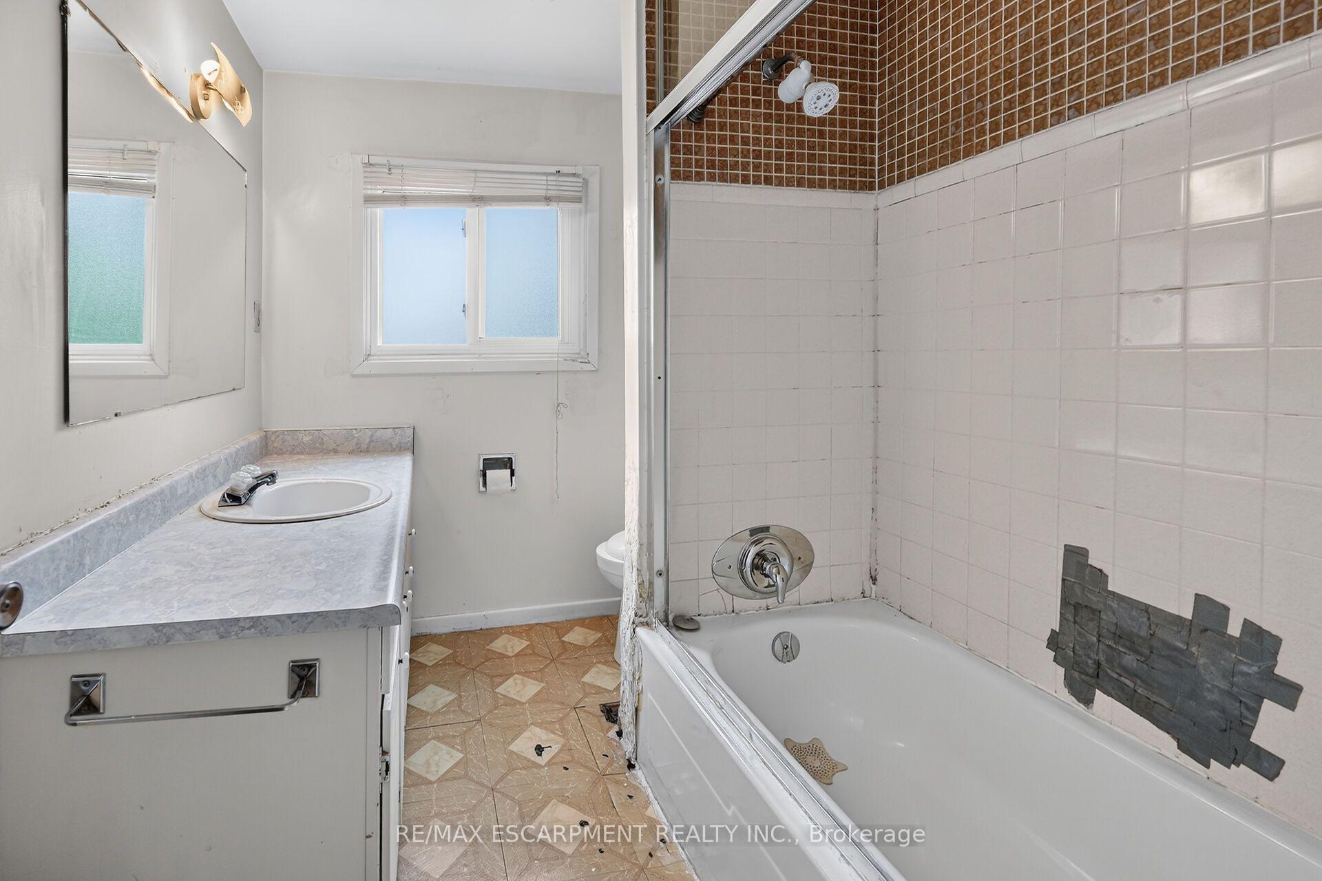 Photo 18 of Unit 50, 125 Bonaventure Drive, Hamilton, Gilbert — HOMEH