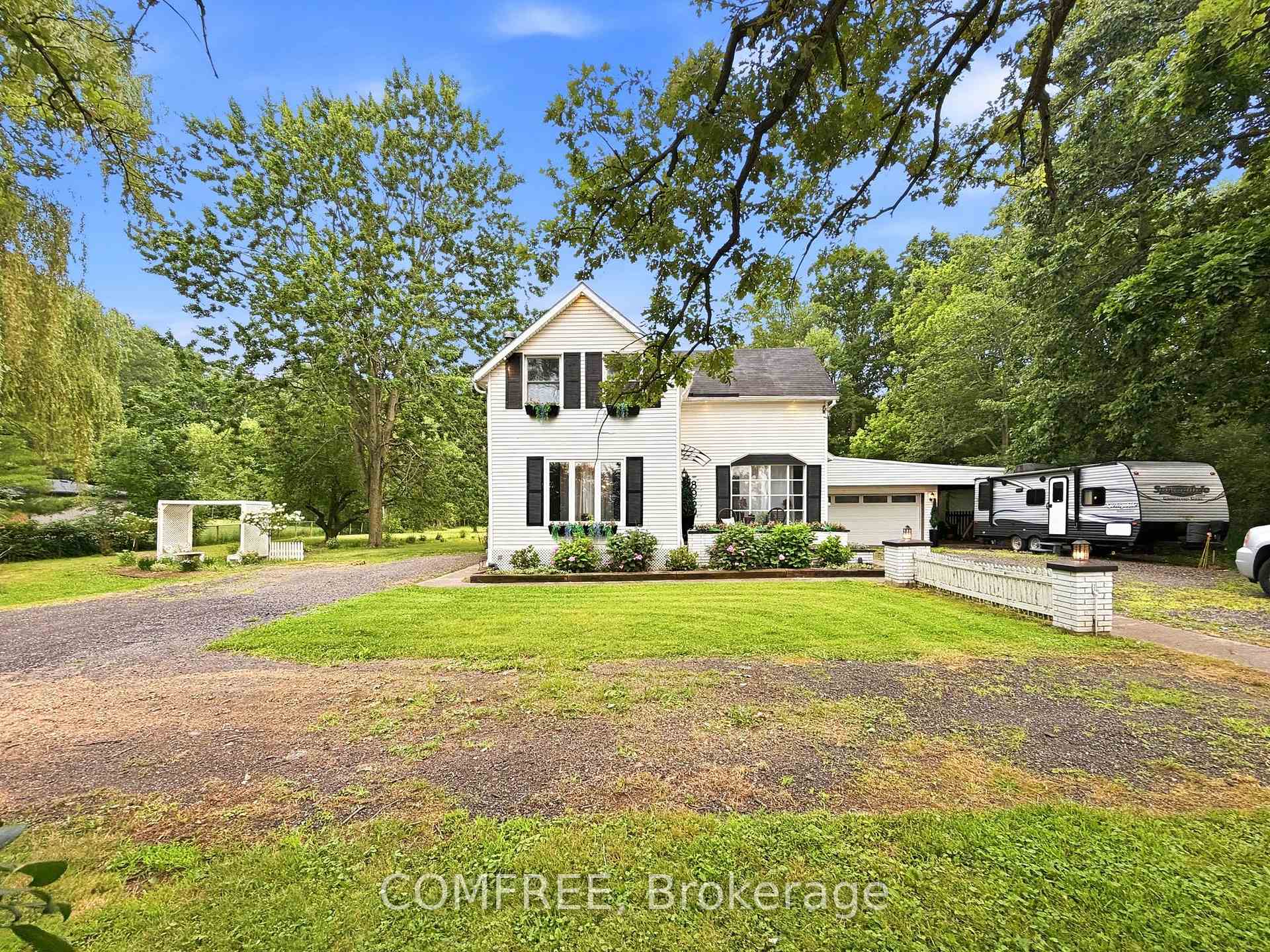 Photo 2 of 8950 Brown Road, Niagara Falls, Brown — HOMEH
