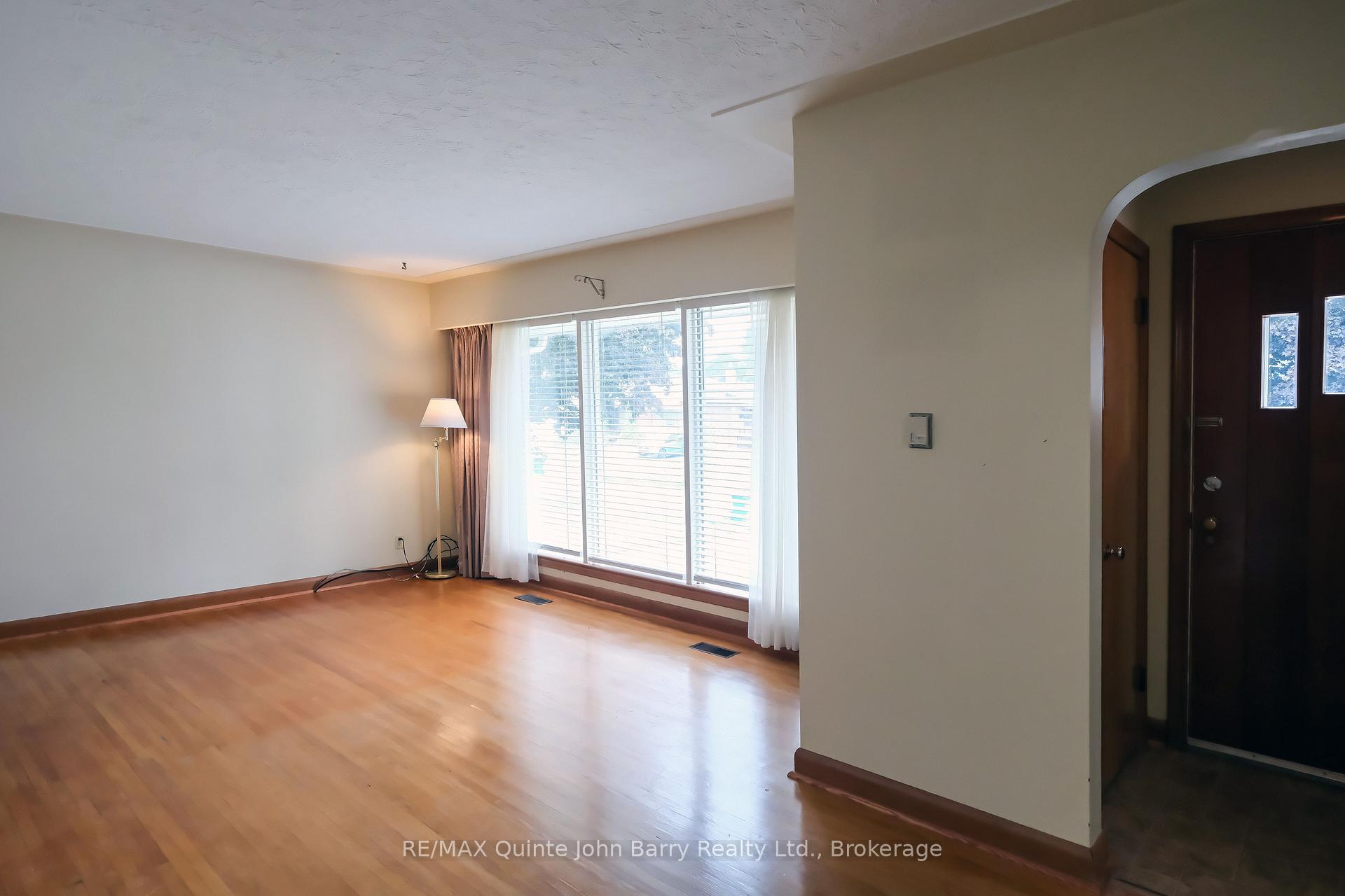 Photo 8 of 14 Gould Street, Quinte West, Trenton Ward — HOMEH