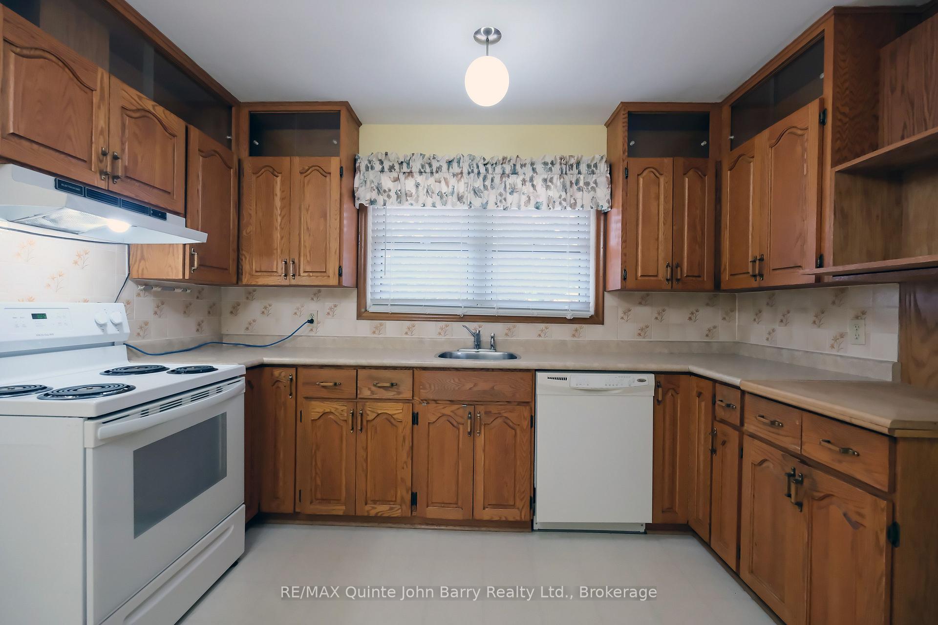 Photo 15 of 14 Gould Street, Quinte West, Trenton Ward — HOMEH