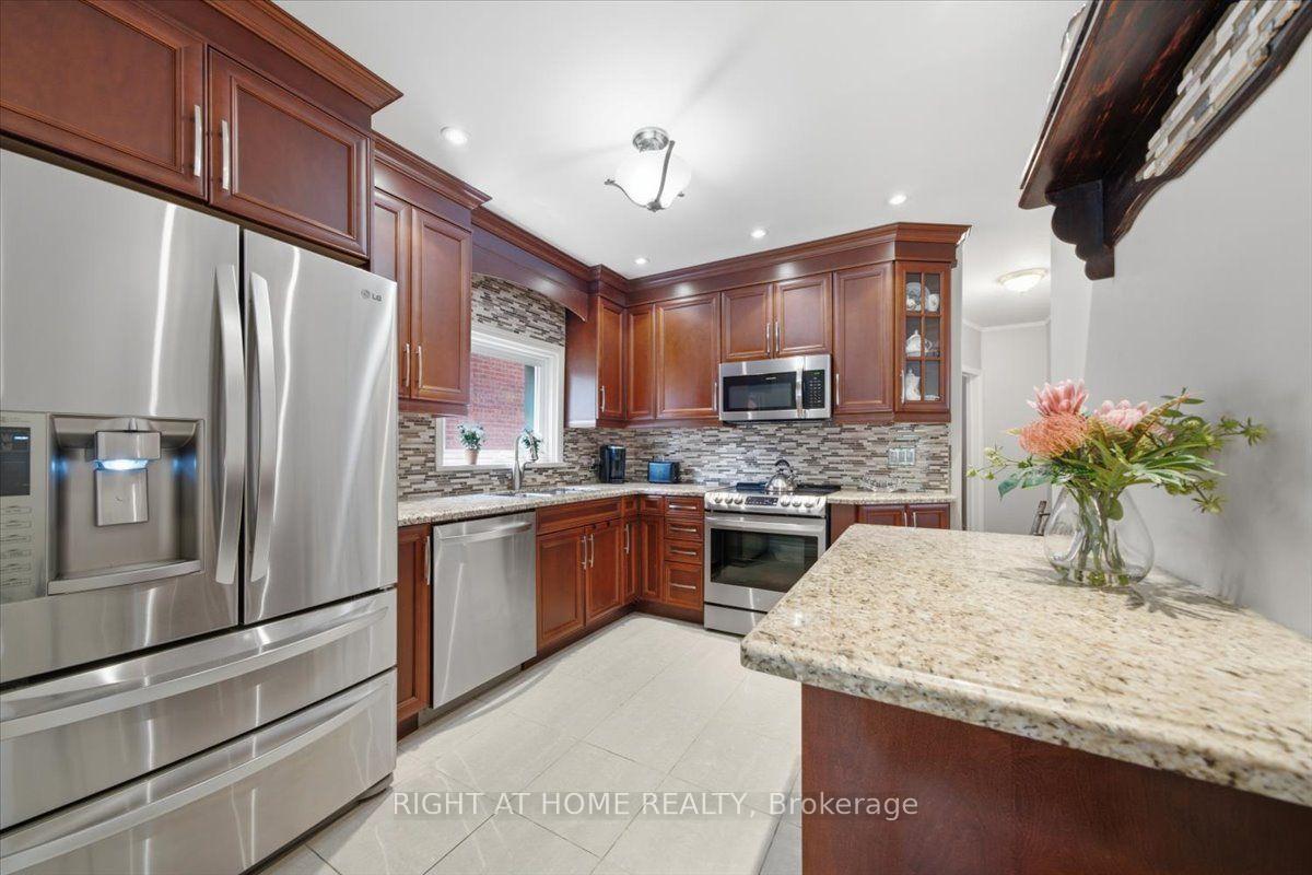 Photo 10 of 188 Queens Avenue, Etobicoke, Mimico — HOMEH