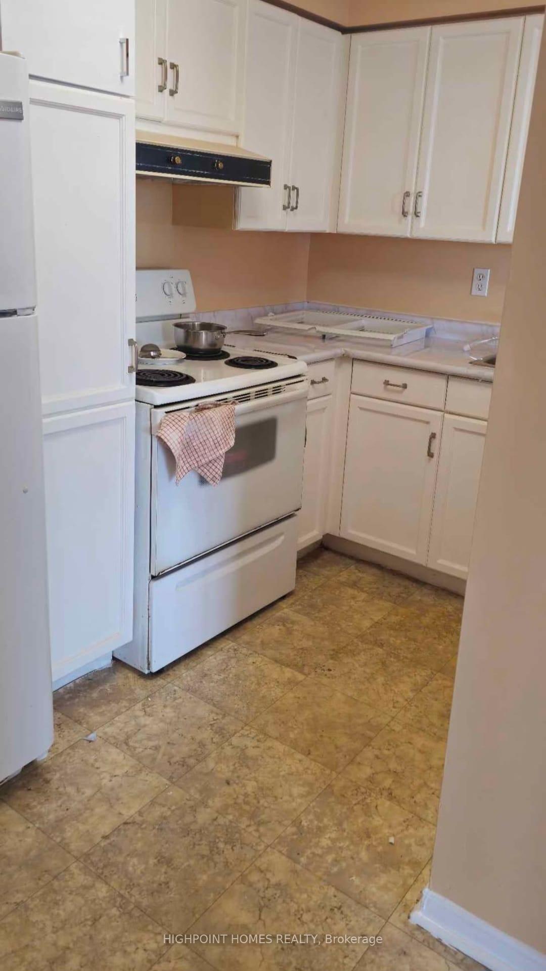 Photo 2 of Unit 706, 11 Thorncliffe Park Drive, Toronto, Thorncliffe Park — HOMEH