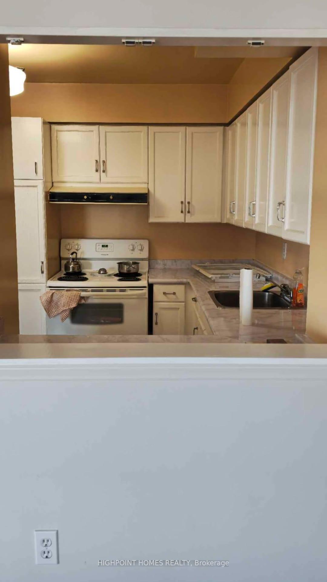 Photo 4 of Unit 706, 11 Thorncliffe Park Drive, Toronto, Thorncliffe Park — HOMEH