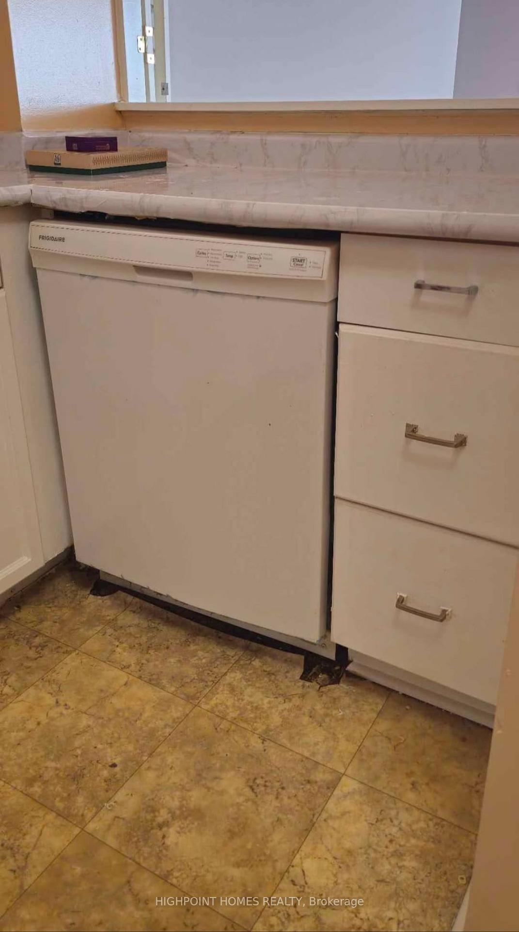 Photo 7 of Unit 706, 11 Thorncliffe Park Drive, Toronto, Thorncliffe Park — HOMEH