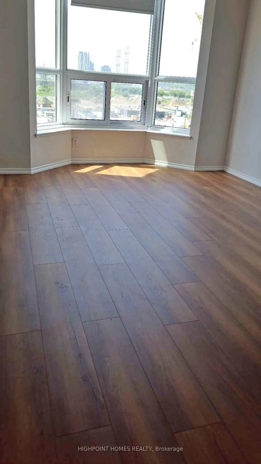 Photo 3 of Unit 706, 11 Thorncliffe Park Drive, Toronto, Thorncliffe Park — HOMEH