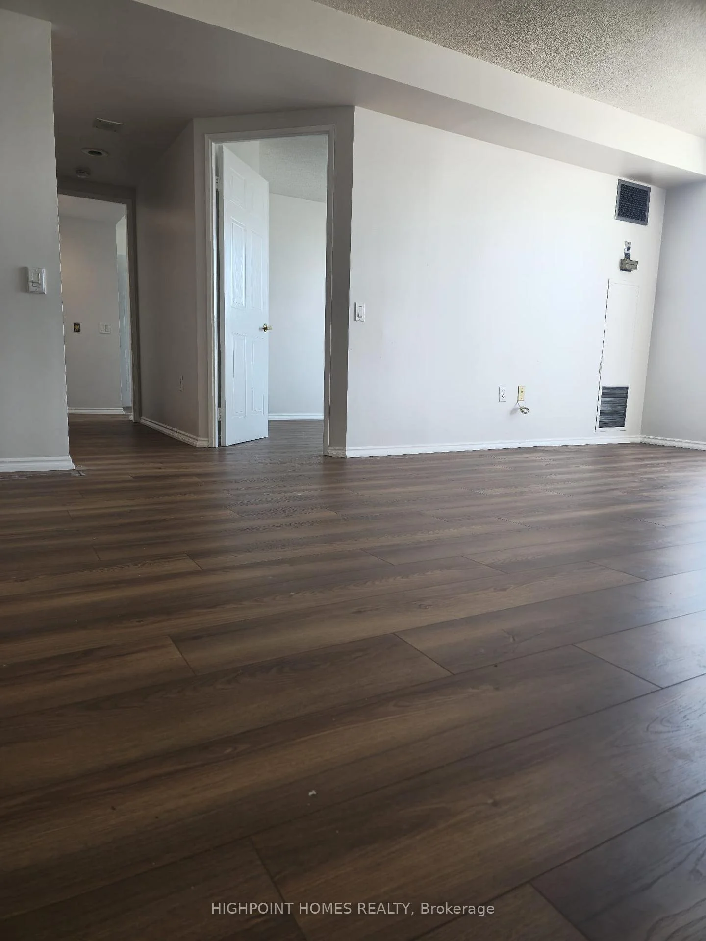 Photo 9 of Unit 706, 11 Thorncliffe Park Drive, Toronto, Thorncliffe Park — HOMEH