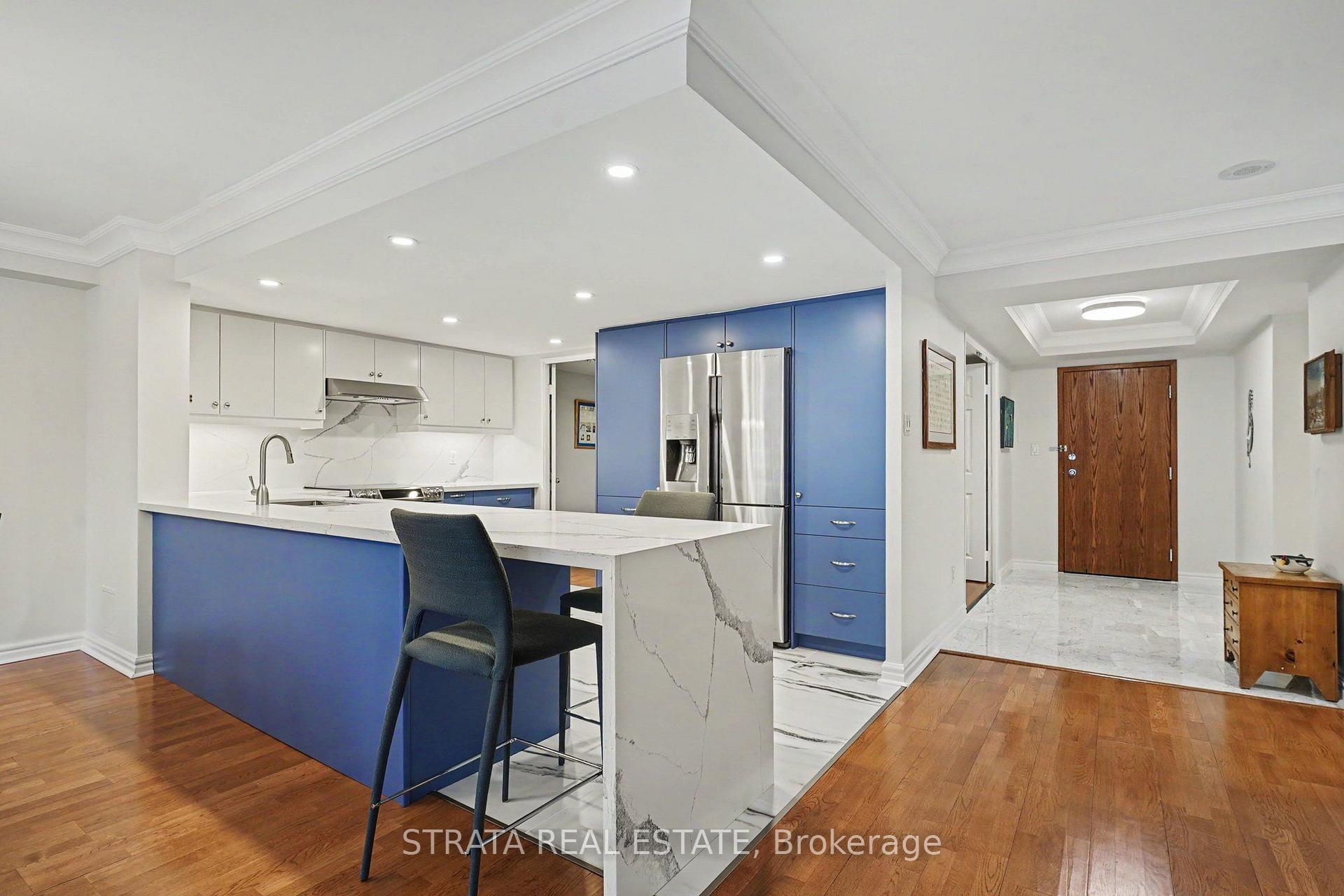Photo 1 of 33 University Avenue, Toronto, University — HOMEH