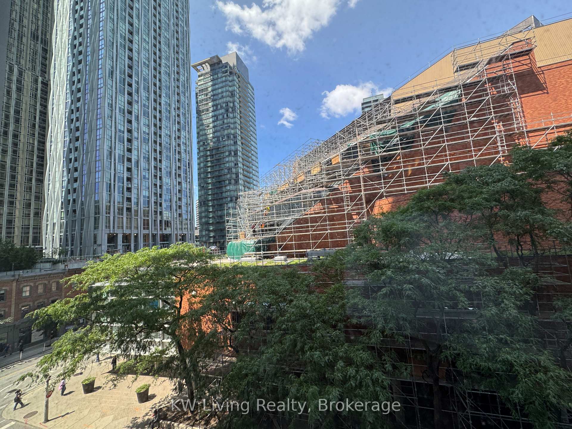 Photo 9 of Unit 307, 771 Yonge Street, Toronto, Rosedale-Moore Park — HOMEH