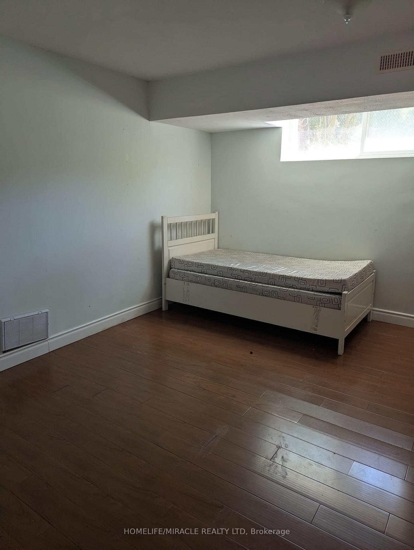 Photo 4 of 10 Eaglewing Court E, Scarborough, Morningside — HOMEH