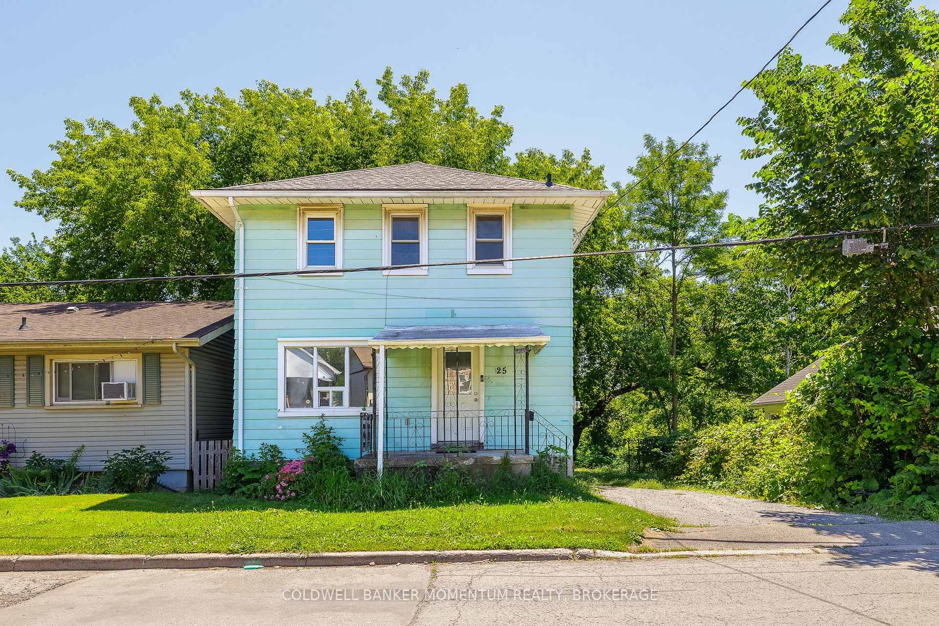 Photo 2 of 25 Gale Crescent, St. Catharines, E. Chester — HOMEH