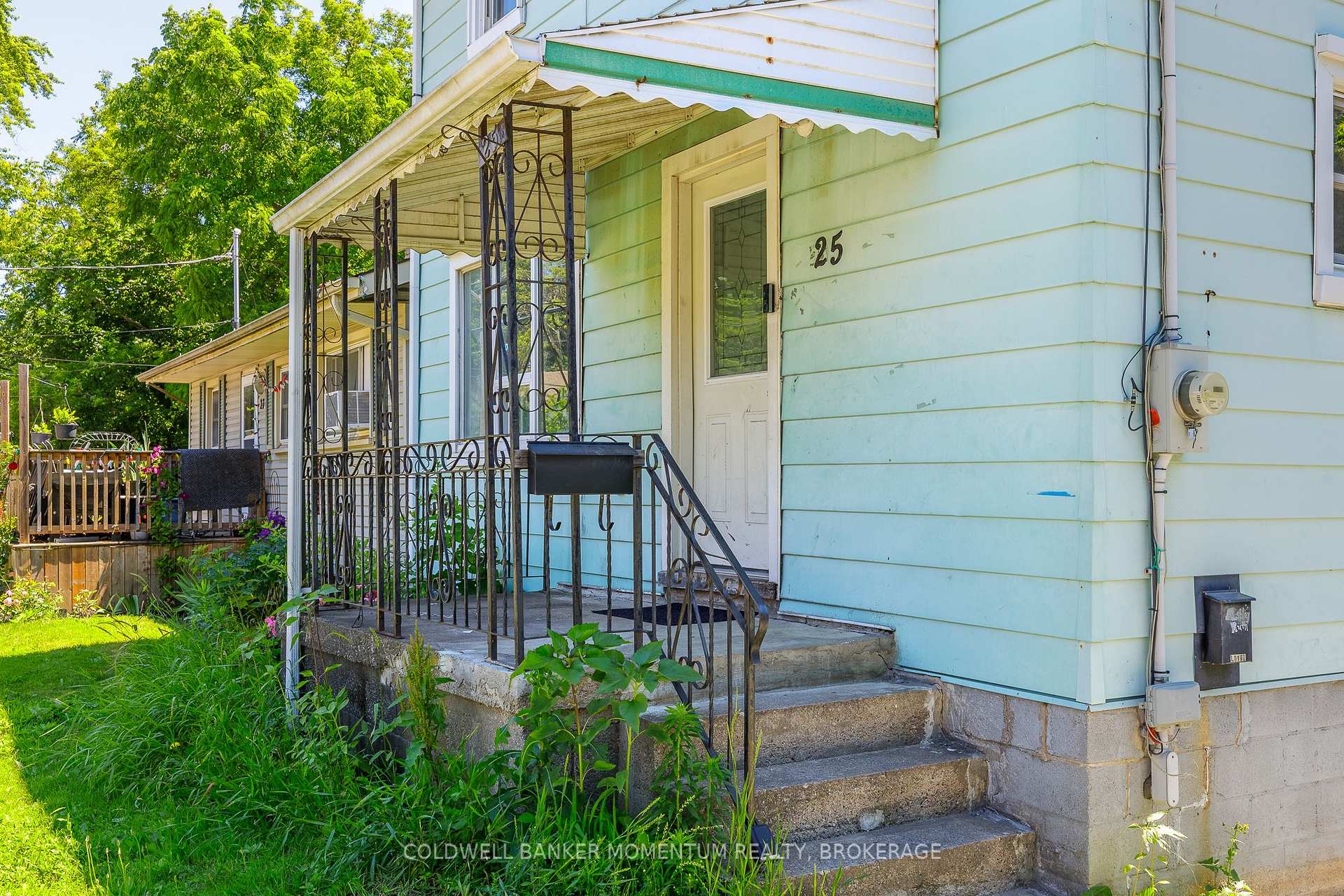 Photo 4 of 25 Gale Crescent, St. Catharines, E. Chester — HOMEH
