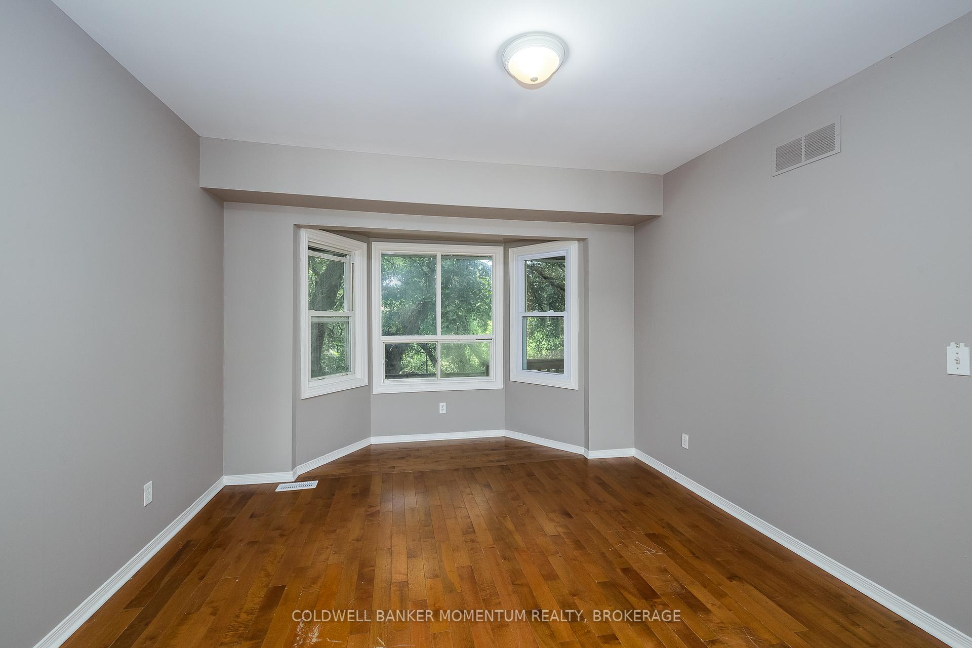 Photo 10 of 25 Gale Crescent, St. Catharines, E. Chester — HOMEH