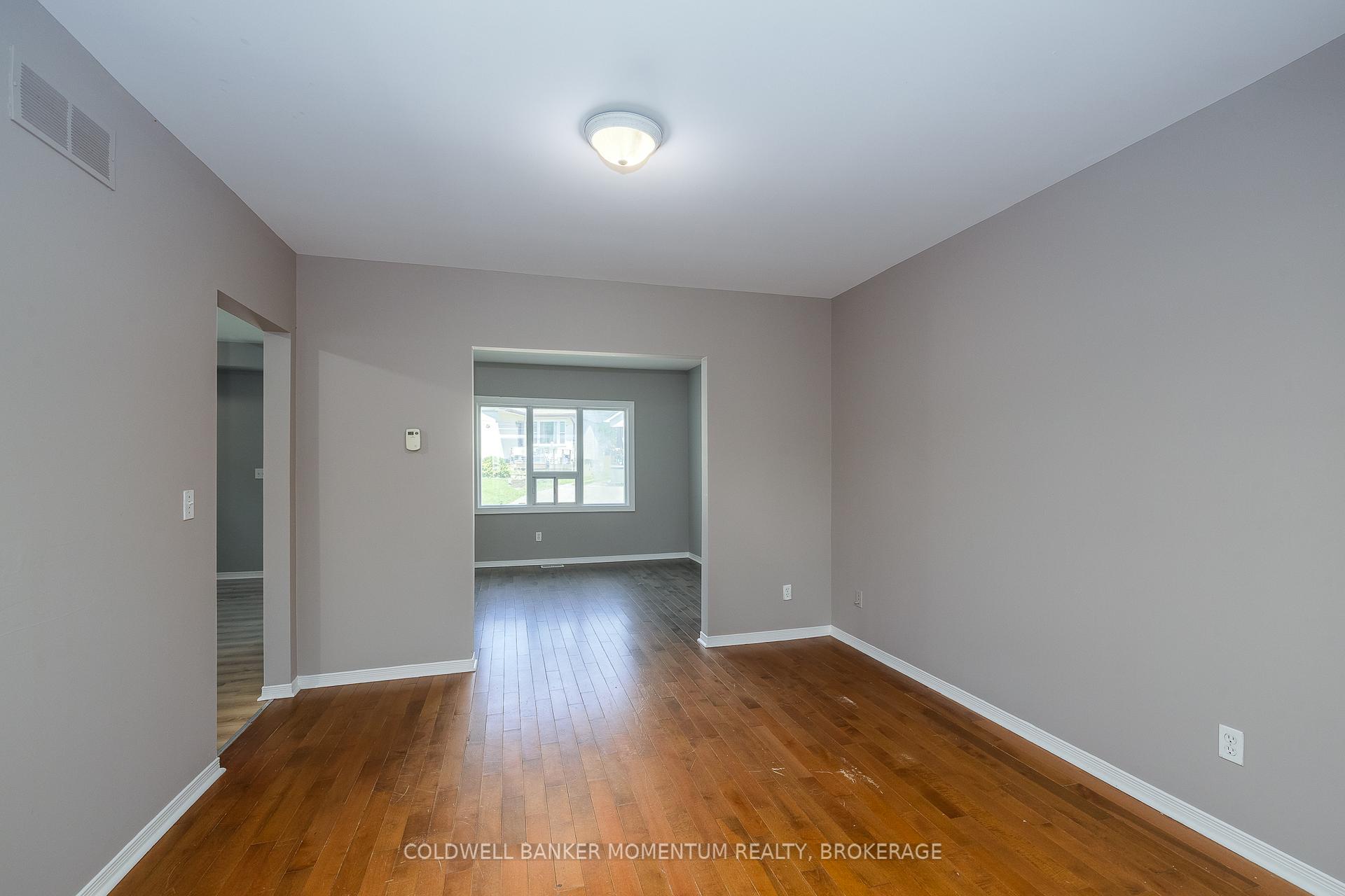 Photo 11 of 25 Gale Crescent, St. Catharines, E. Chester — HOMEH