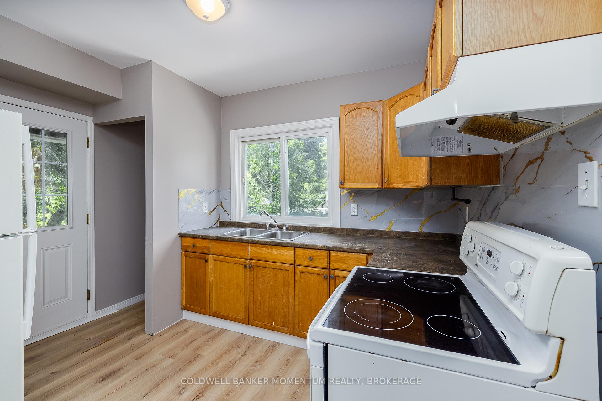 Photo 13 of 25 Gale Crescent, St. Catharines, E. Chester — HOMEH