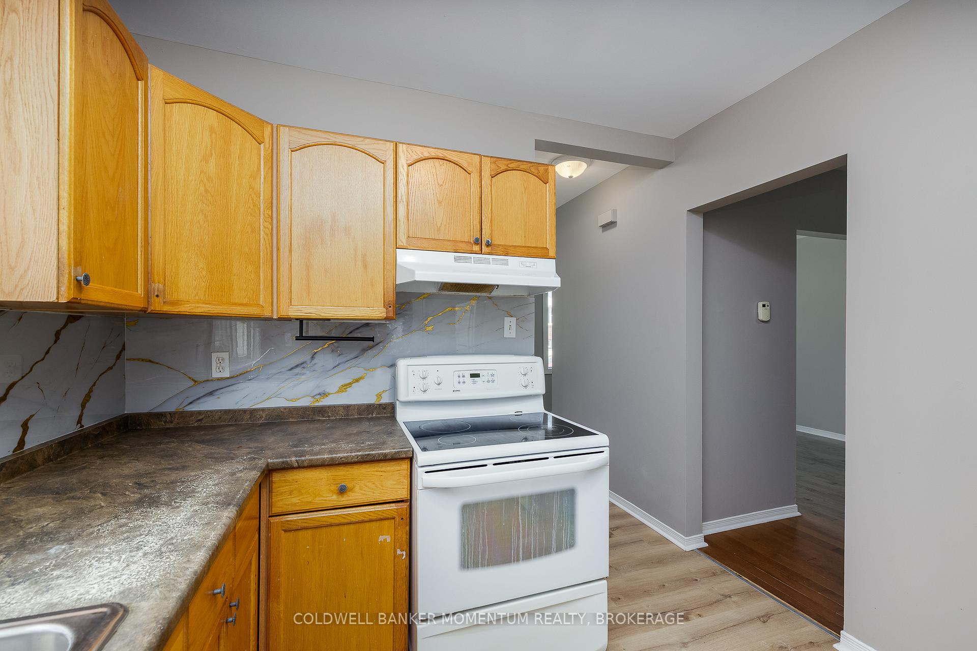 Photo 15 of 25 Gale Crescent, St. Catharines, E. Chester — HOMEH