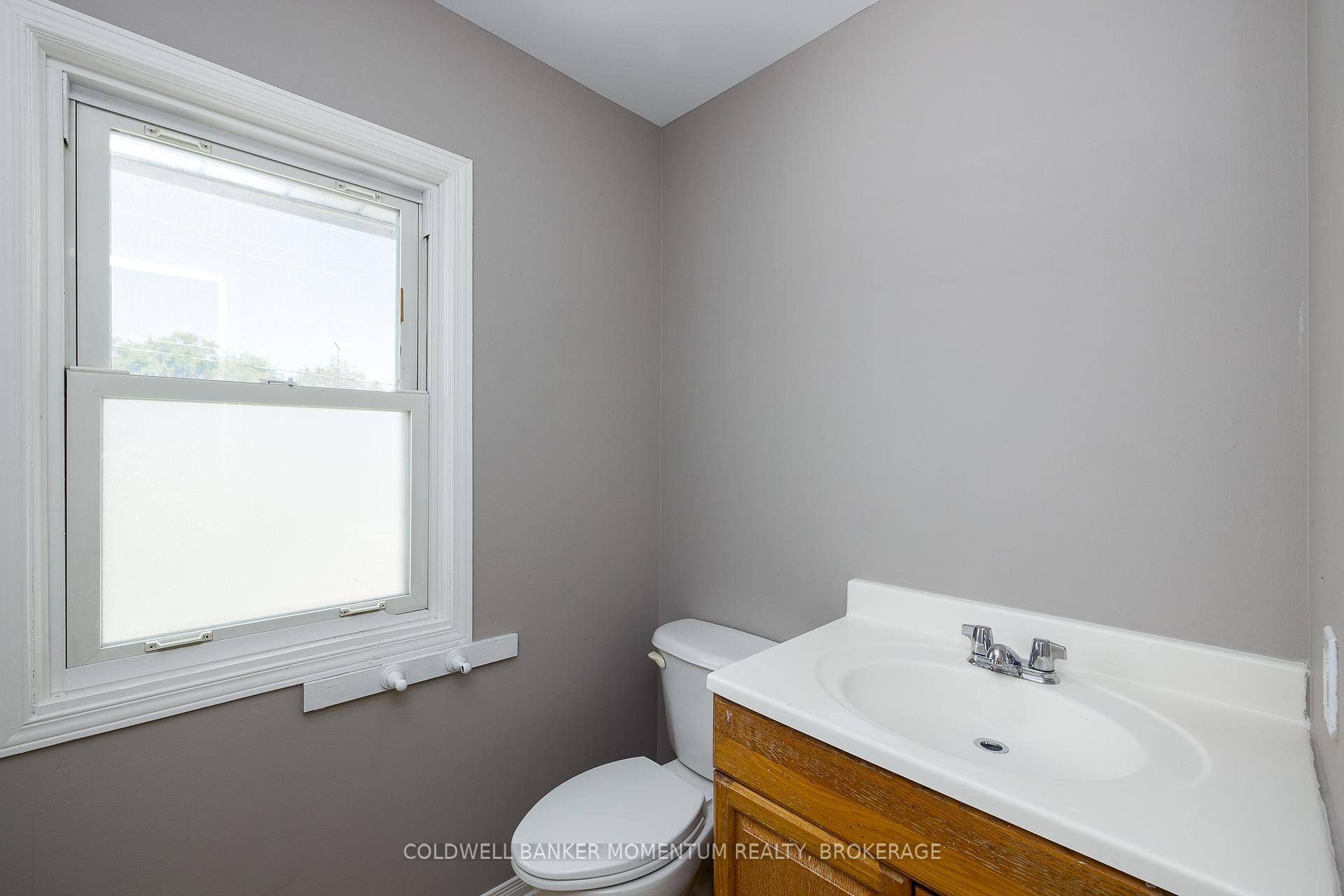 Photo 16 of 25 Gale Crescent, St. Catharines, E. Chester — HOMEH