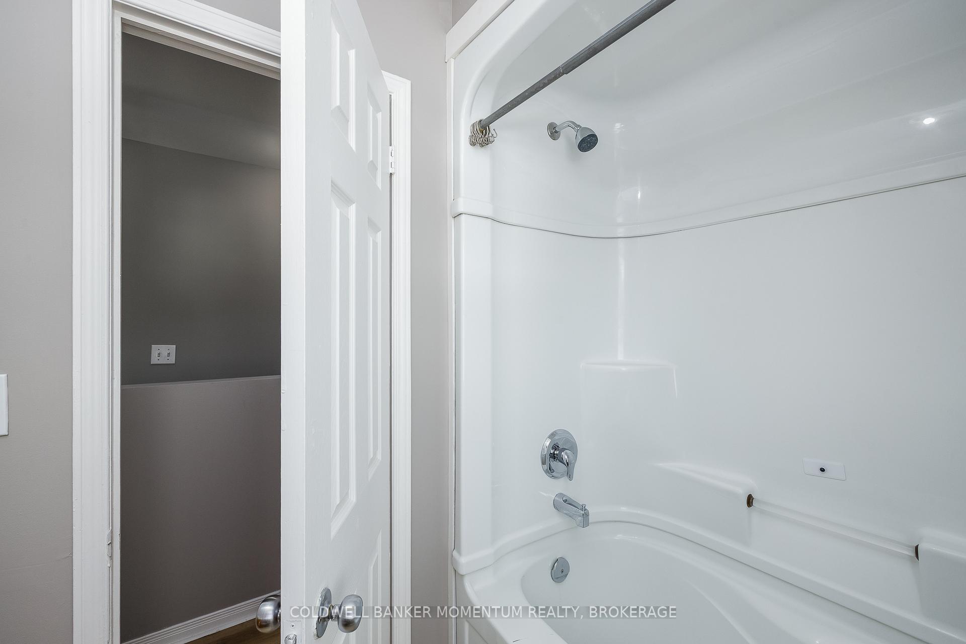 Photo 17 of 25 Gale Crescent, St. Catharines, E. Chester — HOMEH