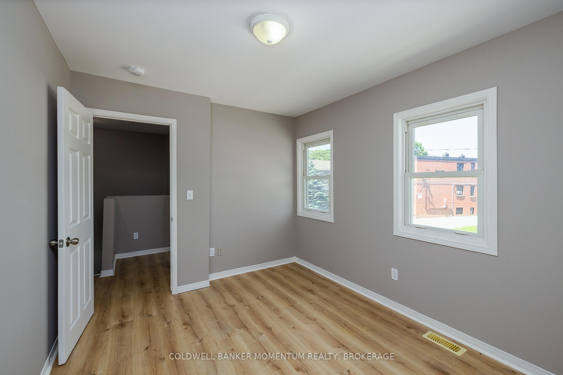 Photo 19 of 25 Gale Crescent, St. Catharines, E. Chester — HOMEH