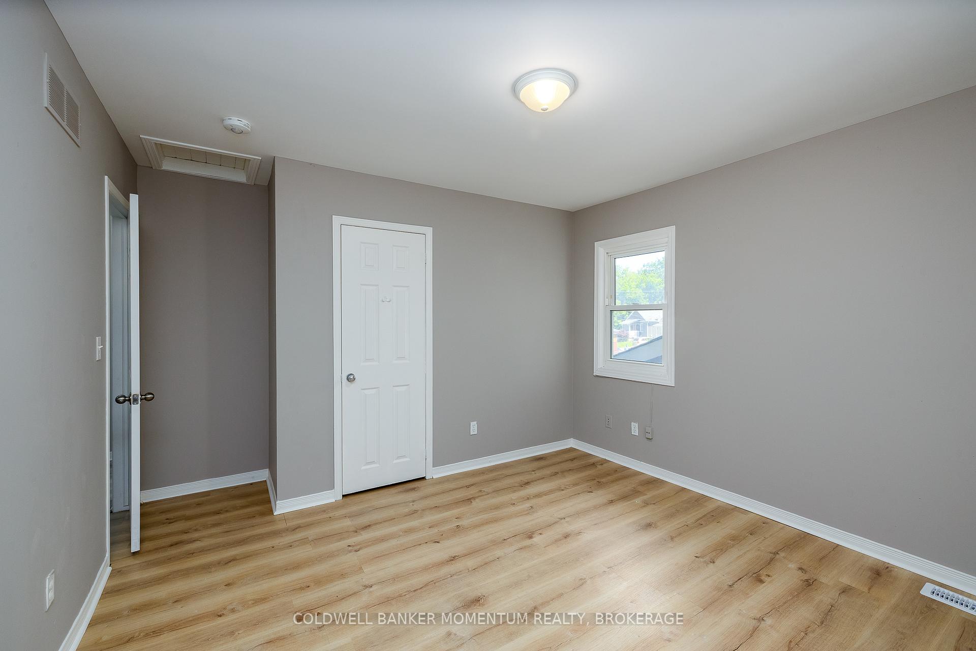 Photo 21 of 25 Gale Crescent, St. Catharines, E. Chester — HOMEH
