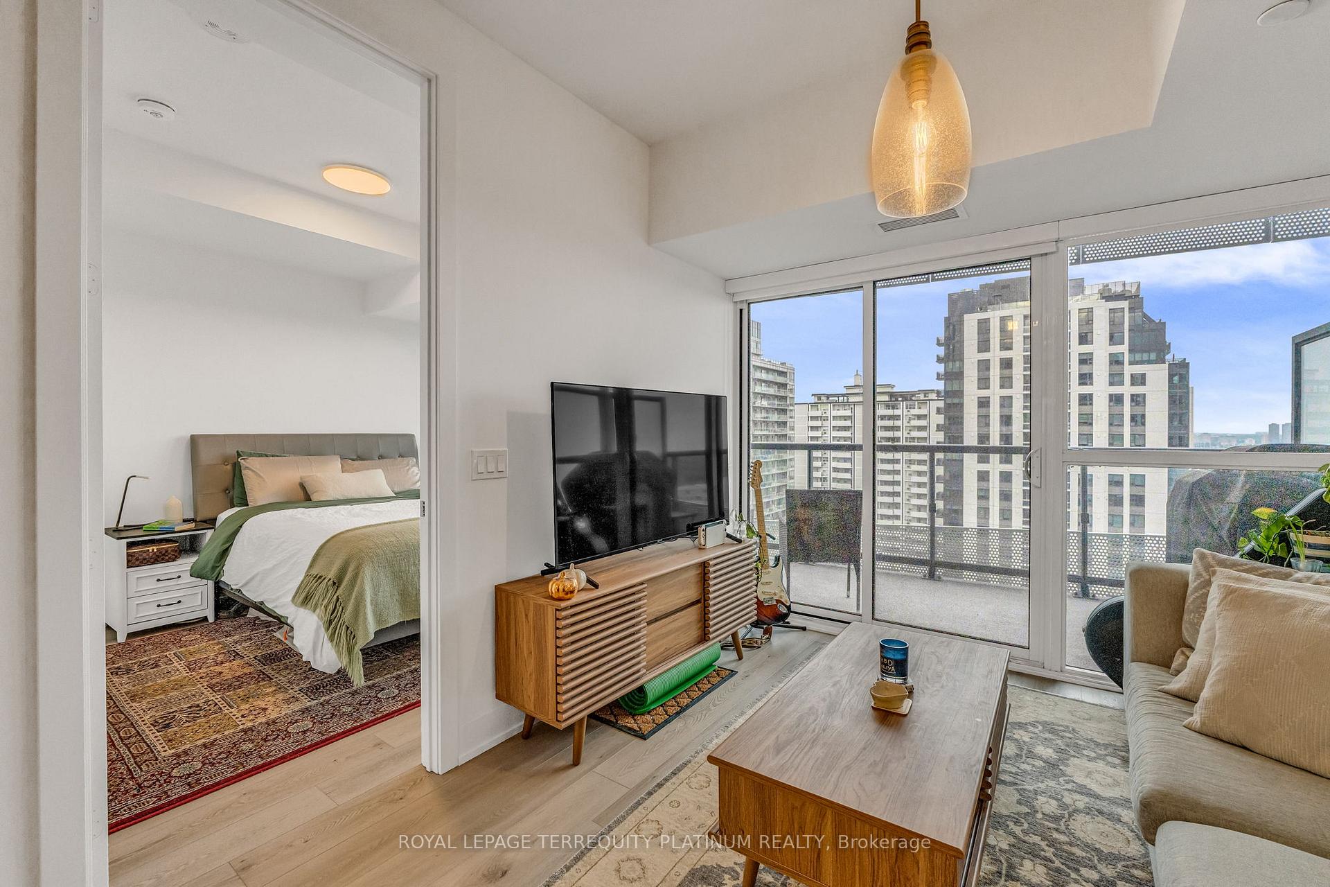 Photo 2 of Unit 1410, 11 Lillian Street, Toronto, Mount Pleasant West — HOMEH