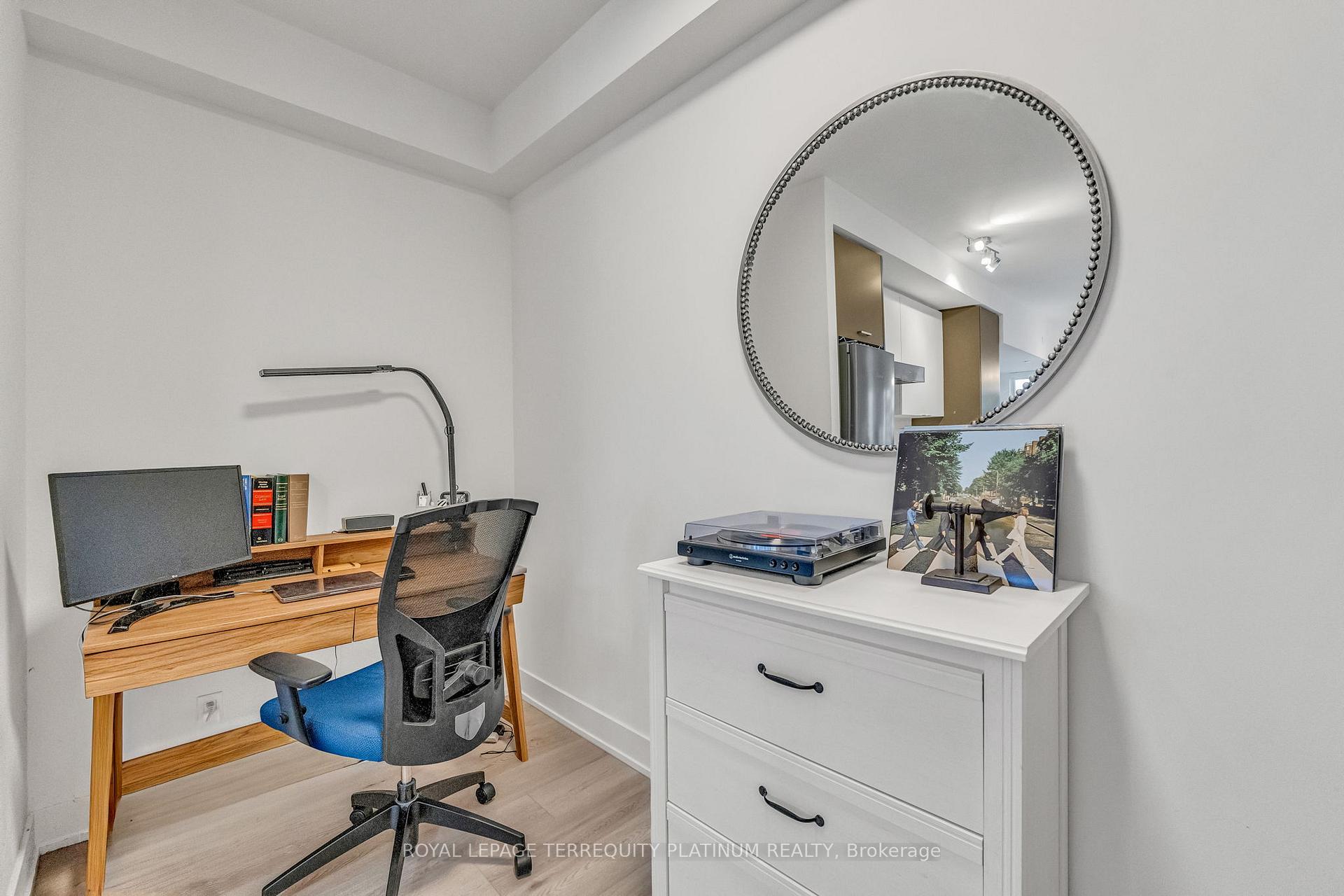 Photo 8 of Unit 1410, 11 Lillian Street, Toronto, Mount Pleasant West — HOMEH