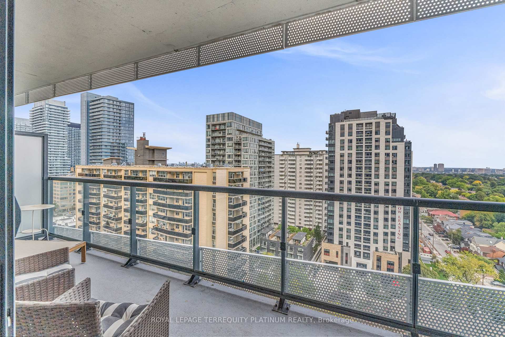 Photo 11 of Unit 1410, 11 Lillian Street, Toronto, Mount Pleasant West — HOMEH