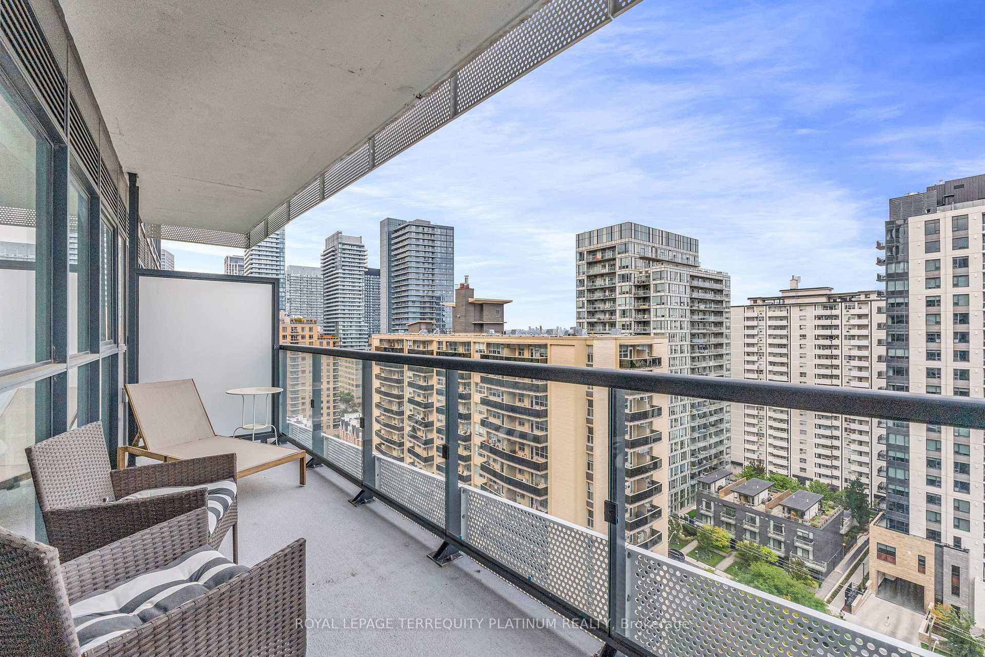 Photo 12 of Unit 1410, 11 Lillian Street, Toronto, Mount Pleasant West — HOMEH