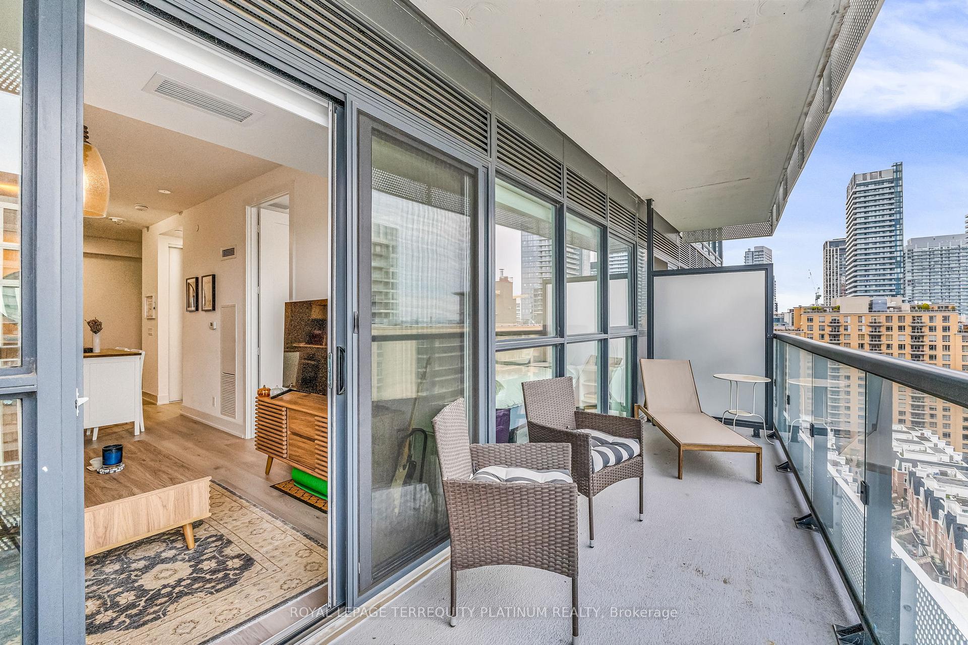 Photo 13 of Unit 1410, 11 Lillian Street, Toronto, Mount Pleasant West — HOMEH