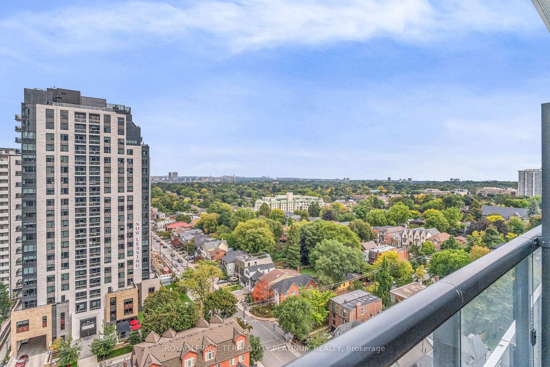 Photo 15 of Unit 1410, 11 Lillian Street, Toronto, Mount Pleasant West — HOMEH