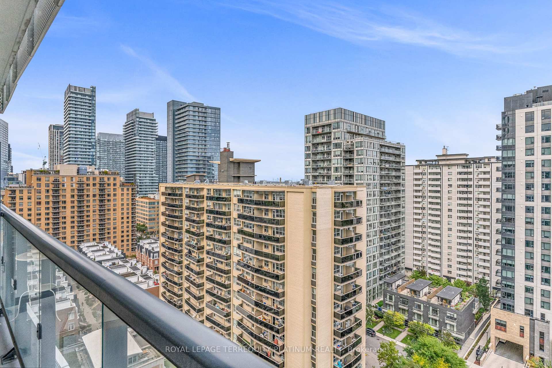 Photo 16 of Unit 1410, 11 Lillian Street, Toronto, Mount Pleasant West — HOMEH