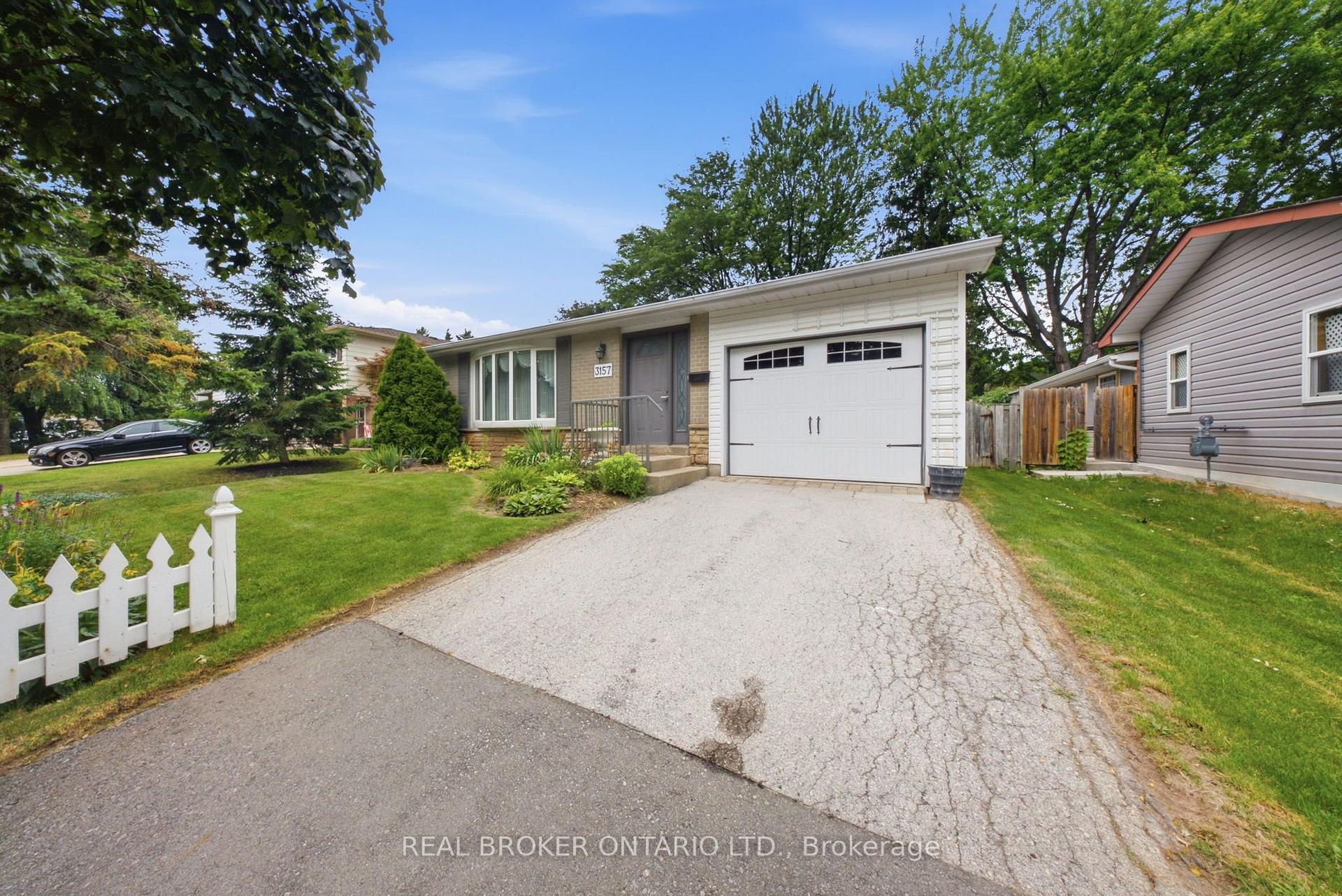 Photo 3 of 3157 Palmer Drive, Burlington, Palmer — HOMEH