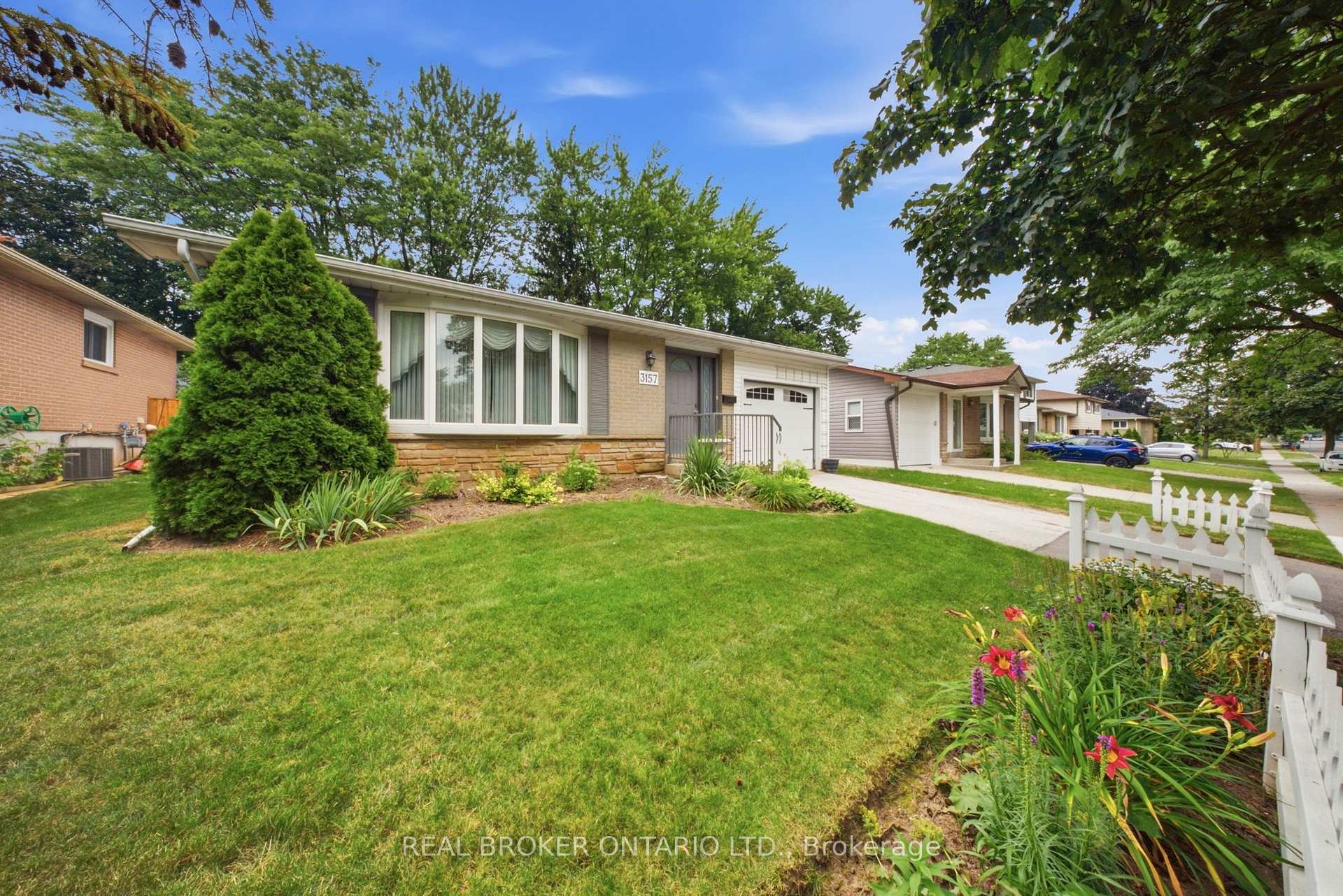 Photo 4 of 3157 Palmer Drive, Burlington, Palmer — HOMEH