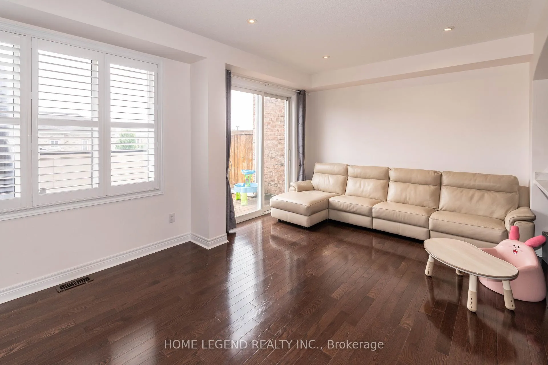 Photo 2 of 5 Earnshaw Drive, Markham, Victoria Square — HOMEH